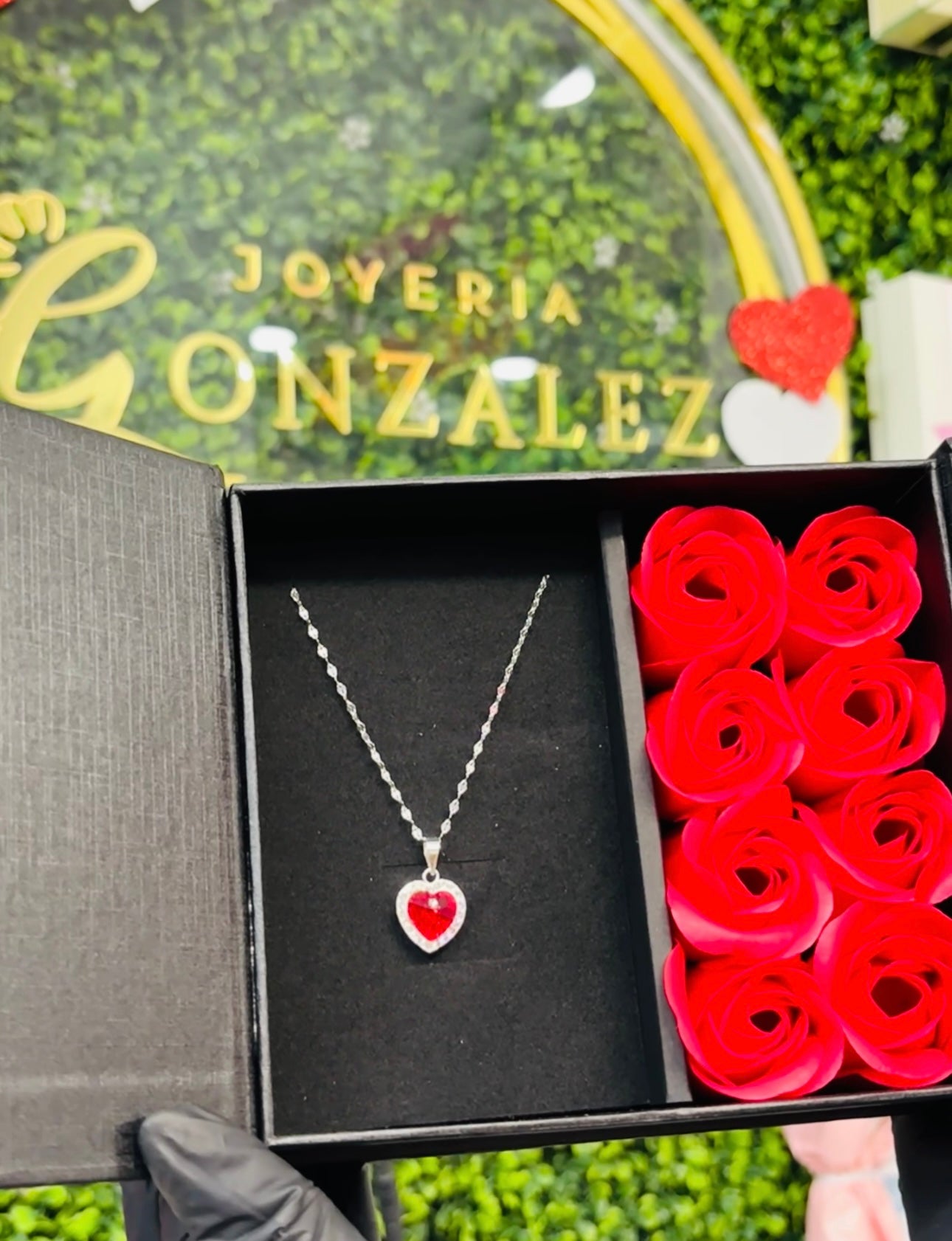 Collar de plata corazón rojo