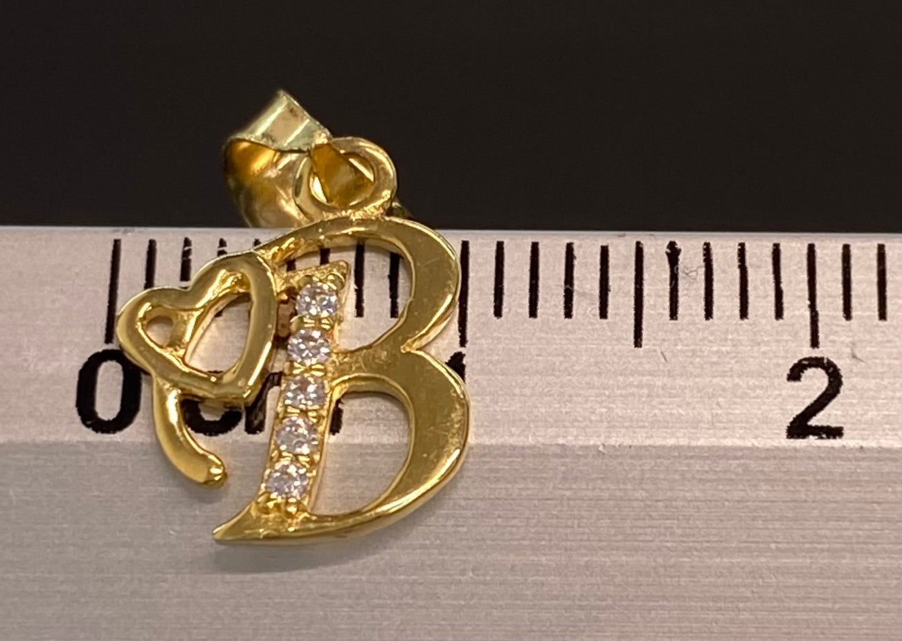 Dije oro 10k inicial "B"