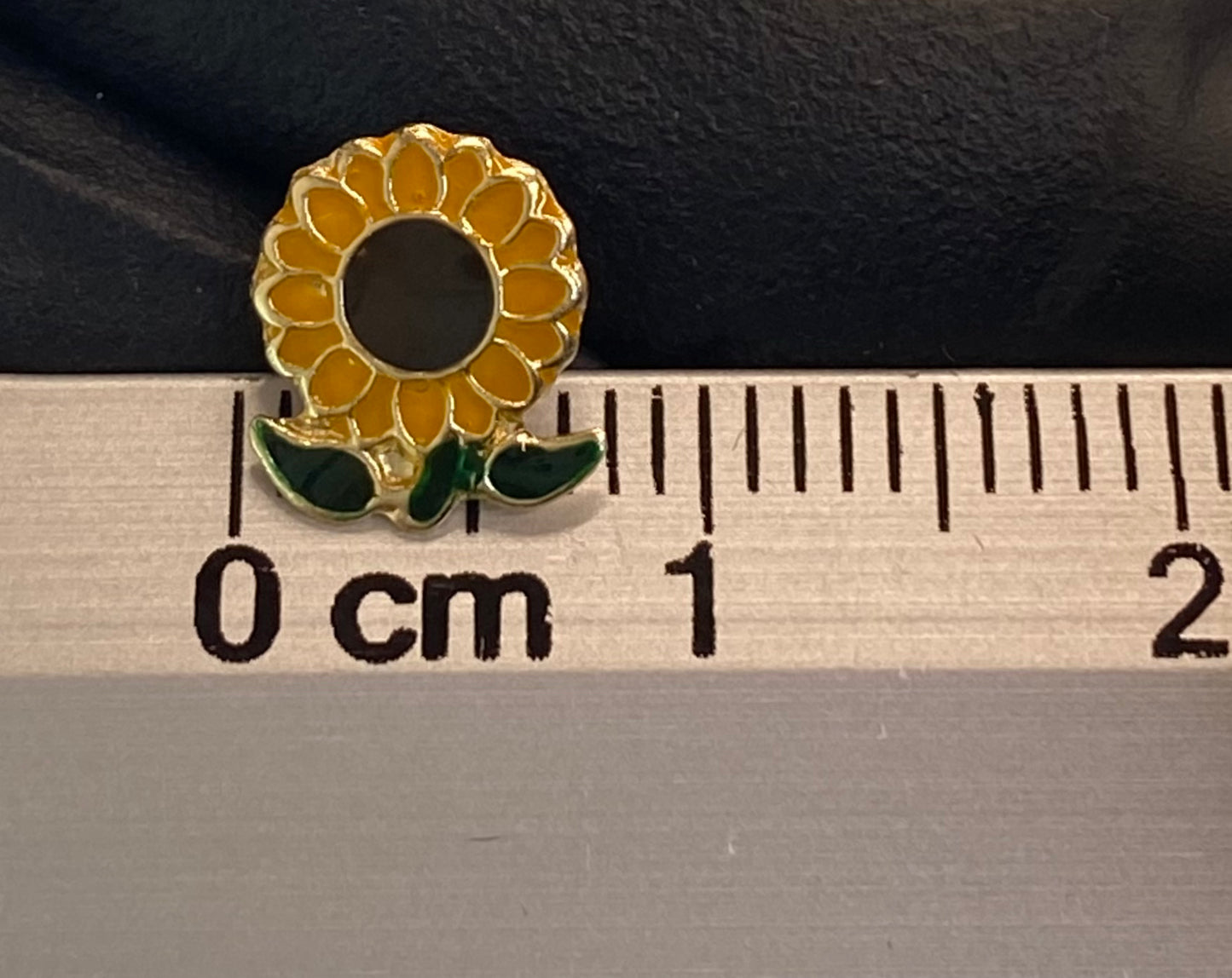 Broquel oro 10k girasol