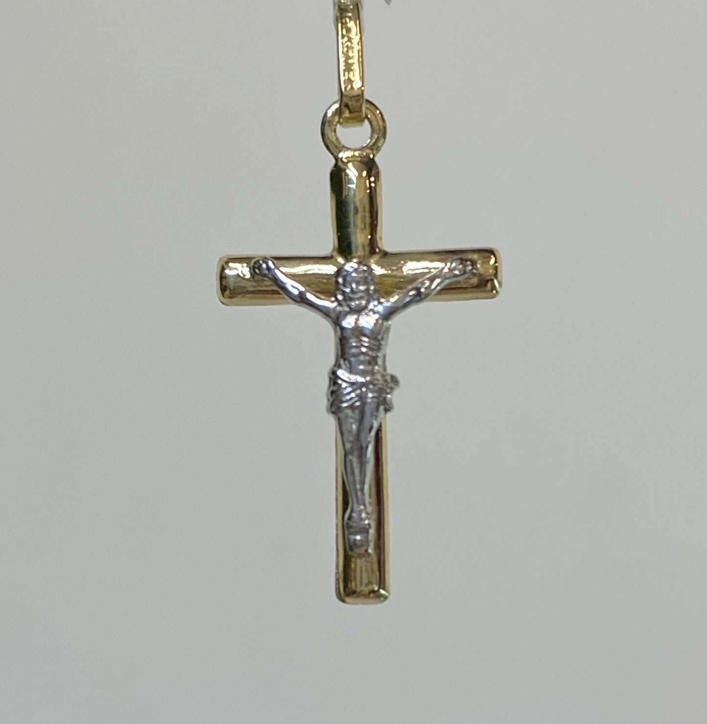 Dije de oro 10k cruz con Cristo
