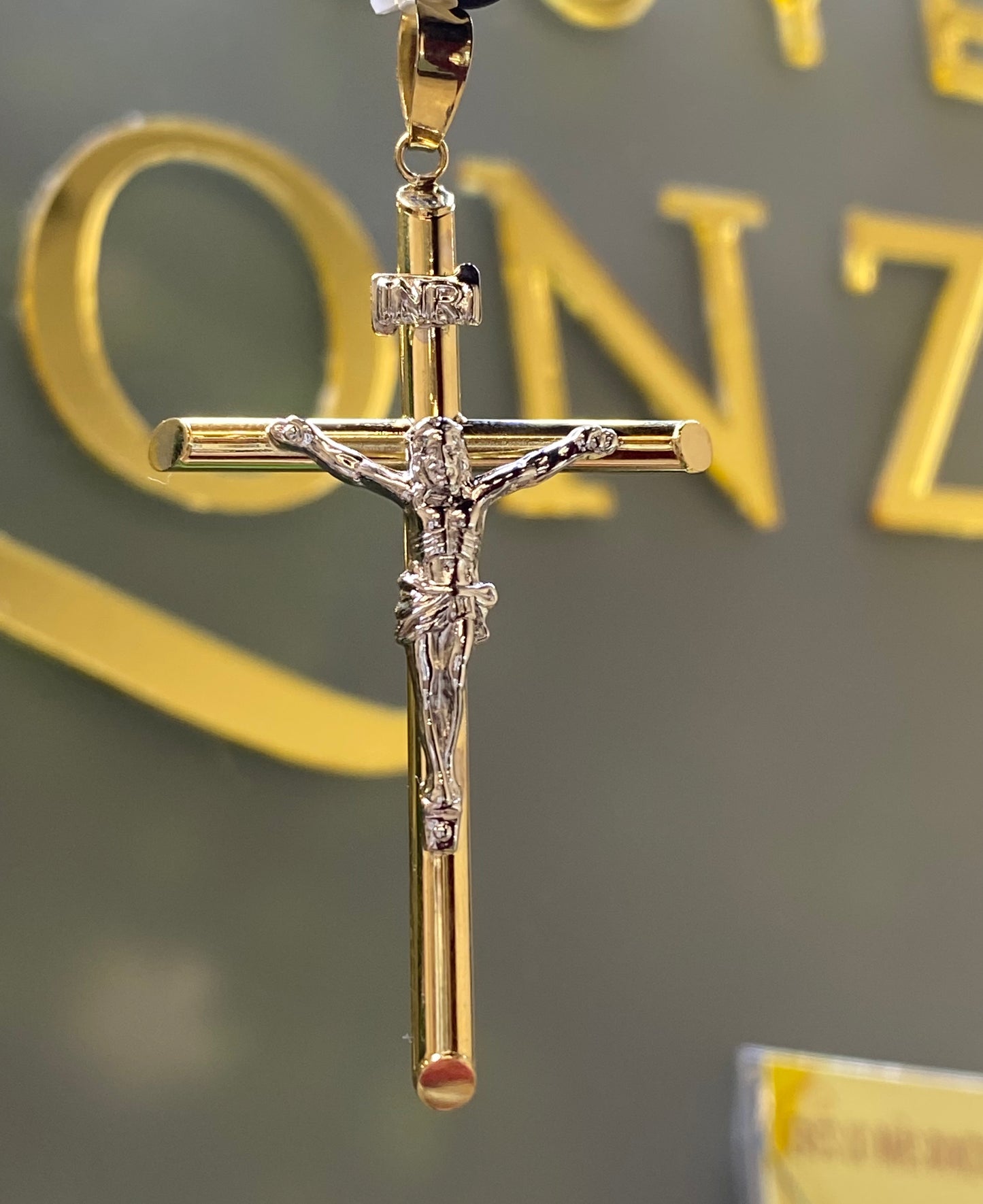 Dije de oro 10k cruz con Cristo