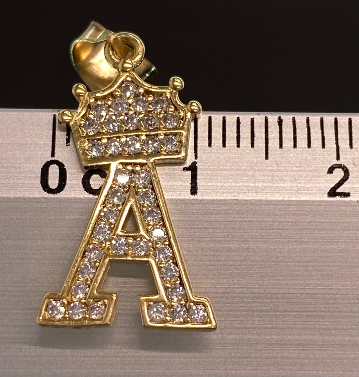 Dije oro 10k inicial “A” circonia