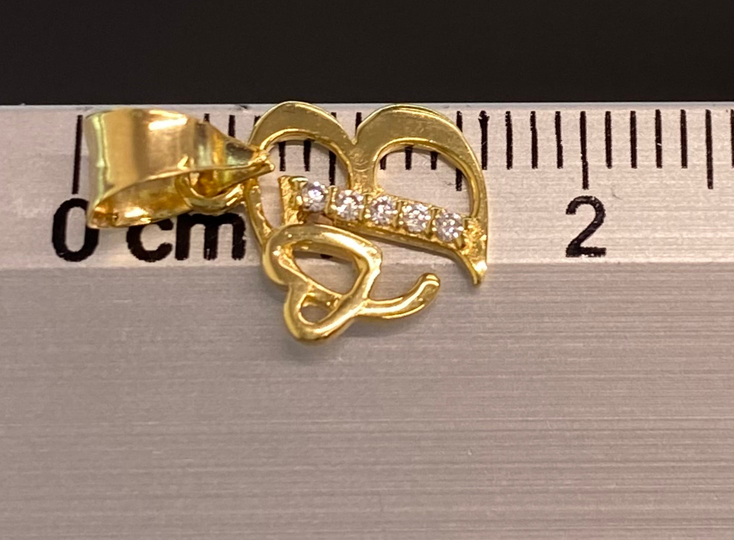 Dije oro 10k inicial "B"