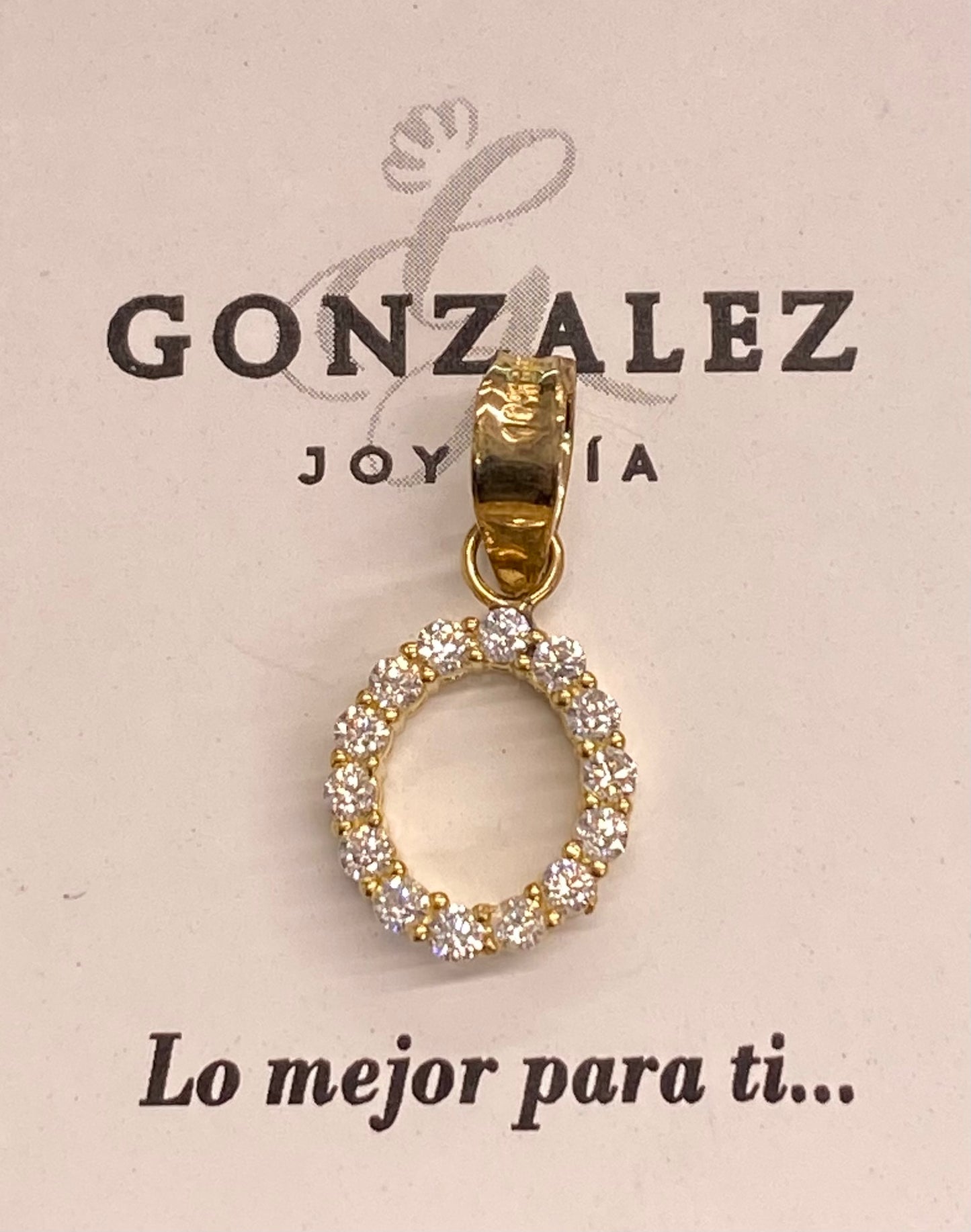 Dije oro 10k inicial “O”