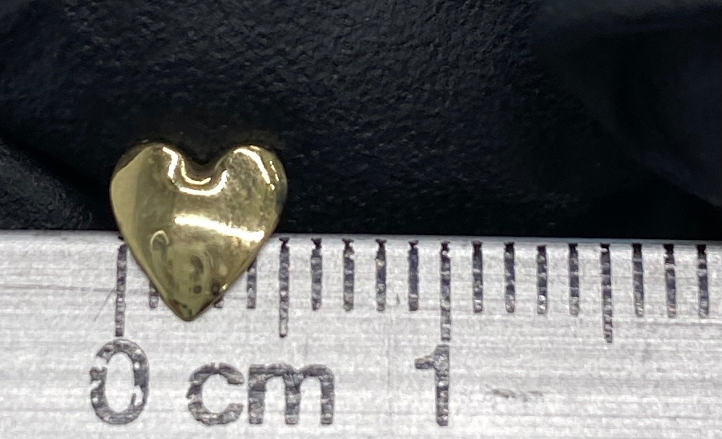 Broquel oro 10k corazón