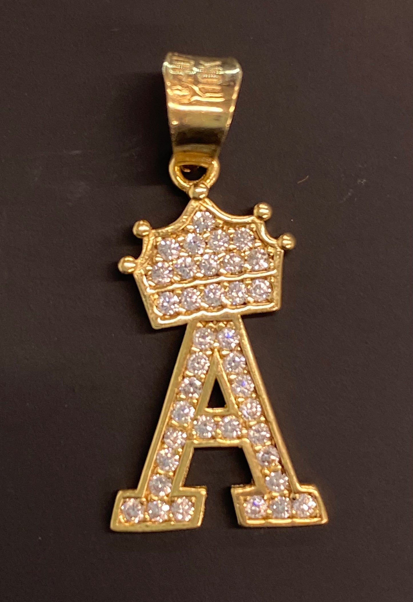 Dije oro 10k inicial “A” circonia