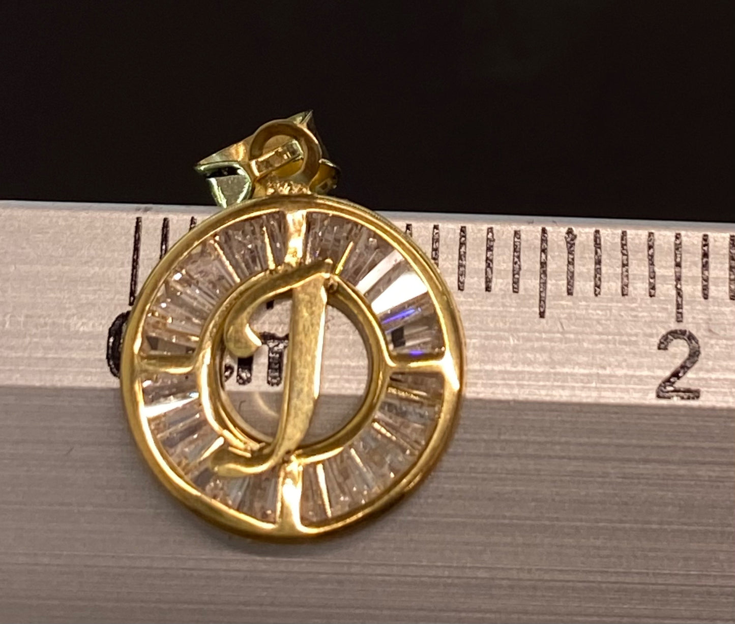 Dije oro 10k inicial “J”