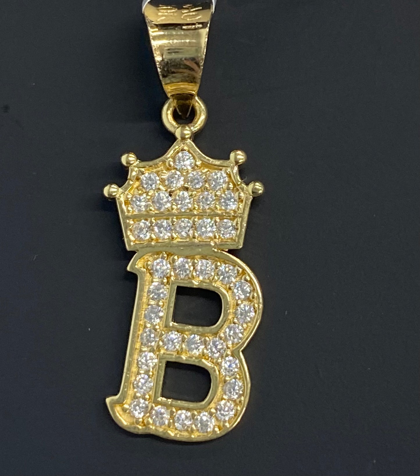 Dije oro 10k inicial “B”
