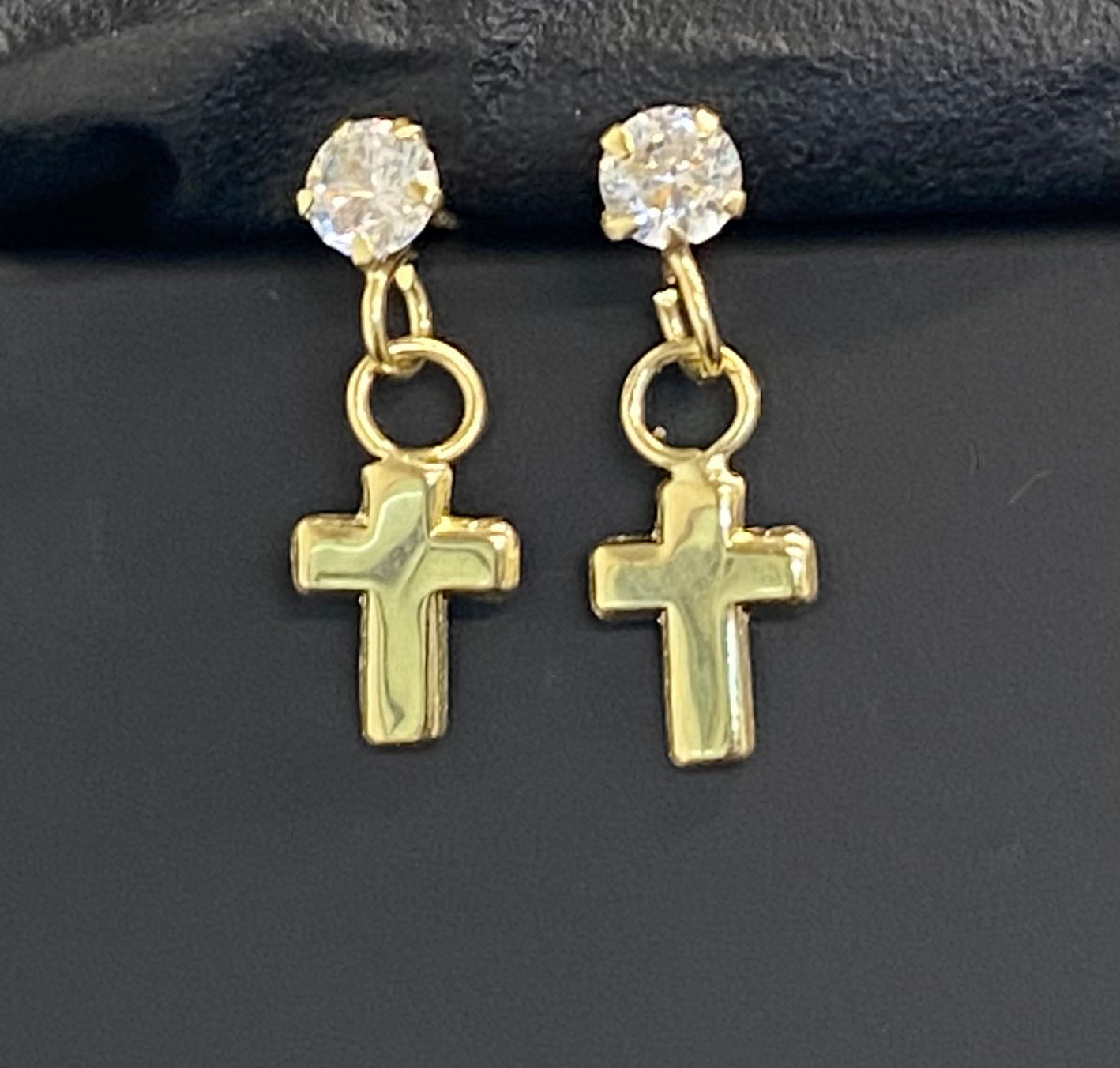 Broquel oro 10k cruz