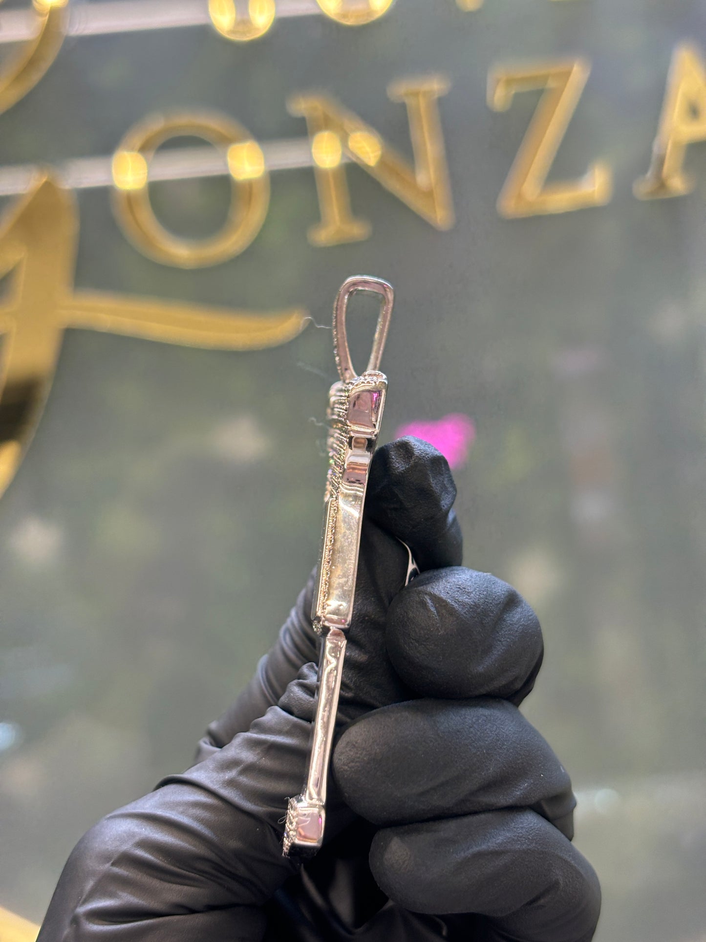 Dije pistola plata