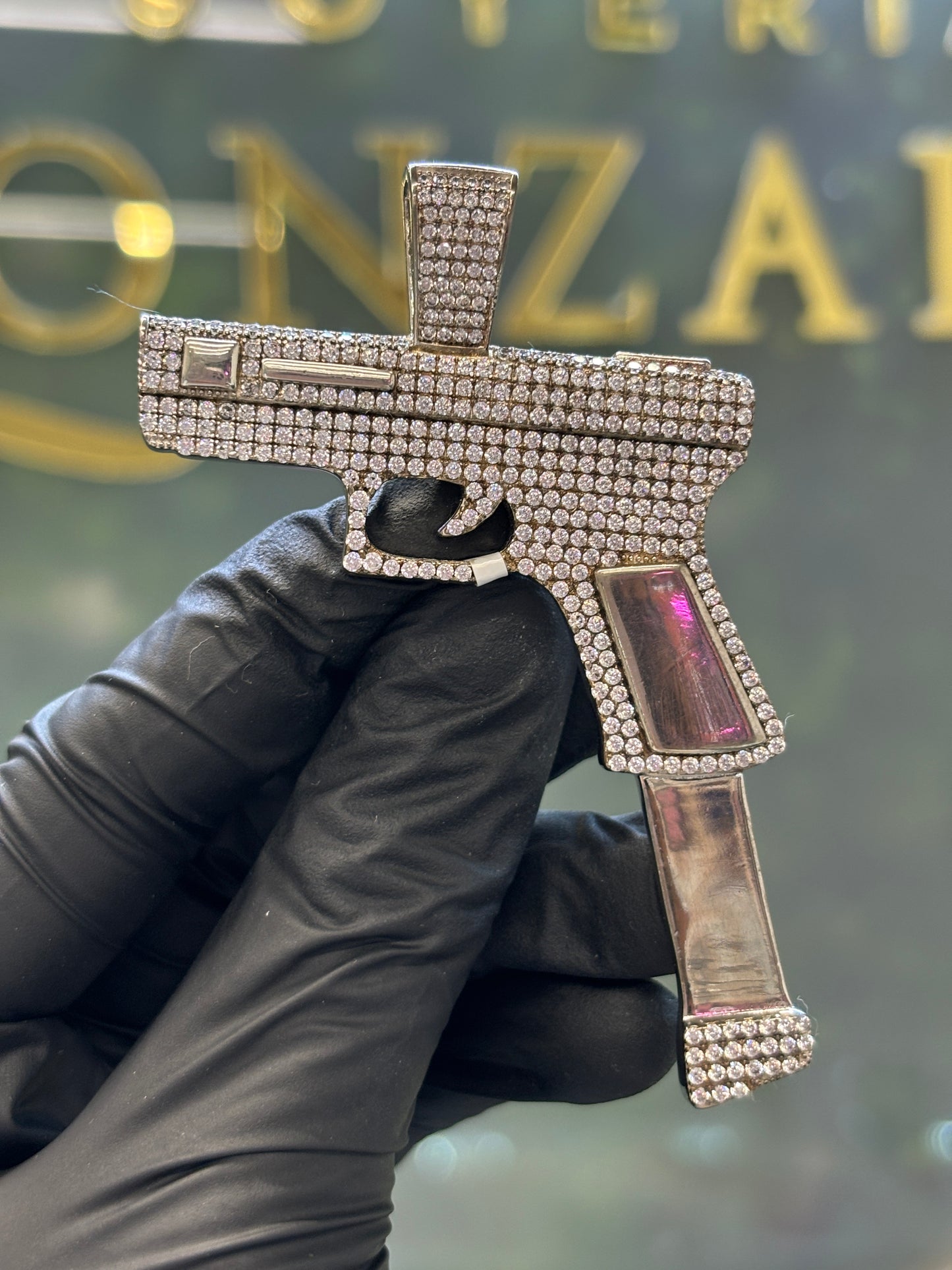 Dije pistola plata