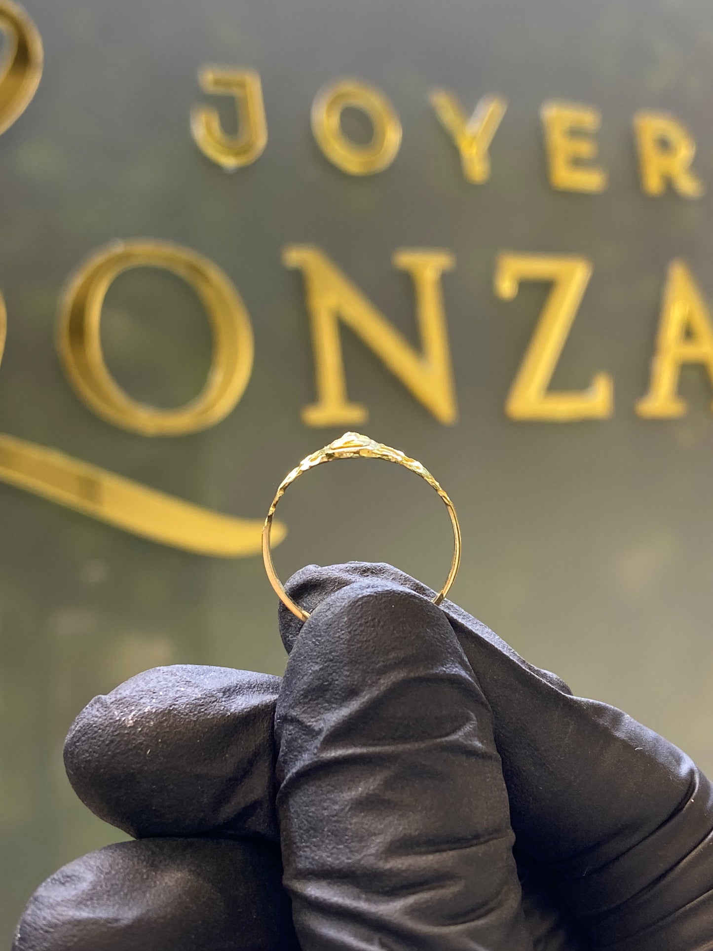 Anillo de oro 10k Virgen de Guadalupe