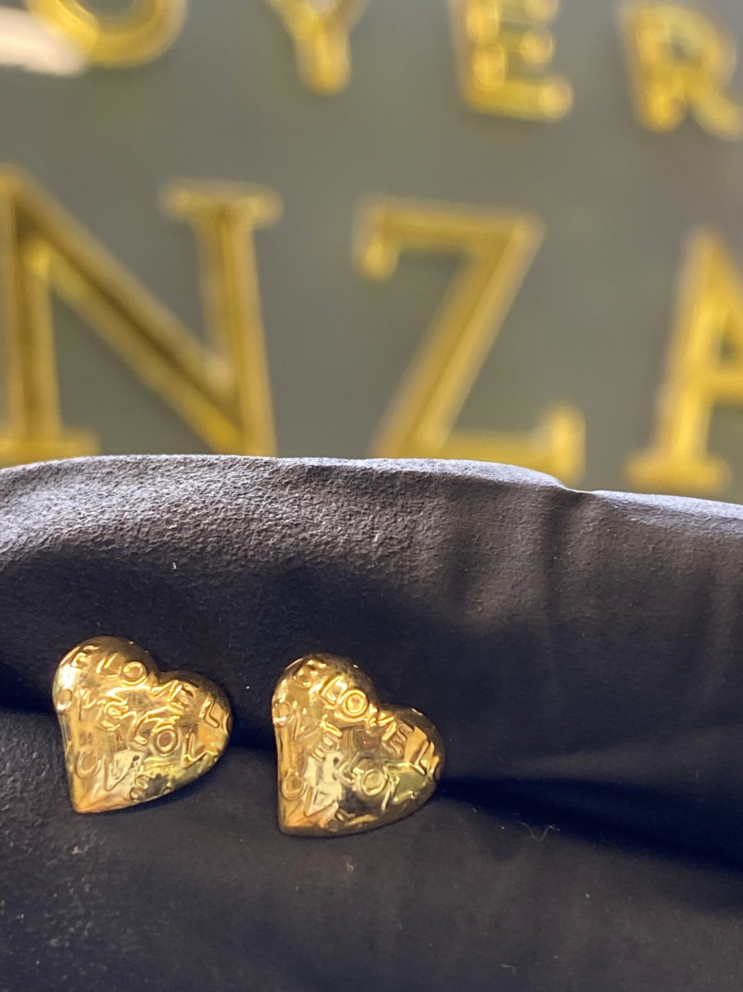 Broquel oro 10k corazón