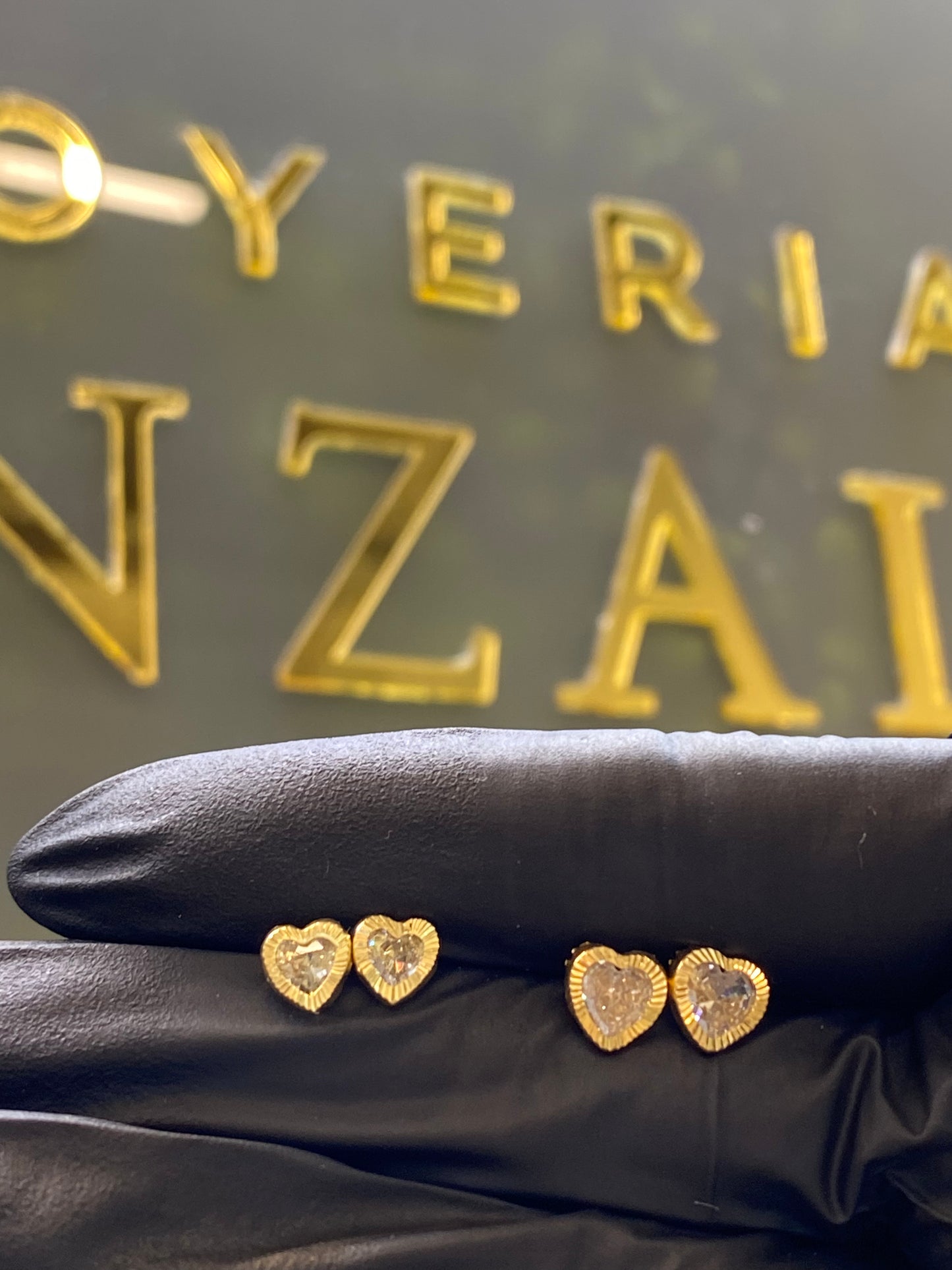 Broquel de oro 10k corazón
