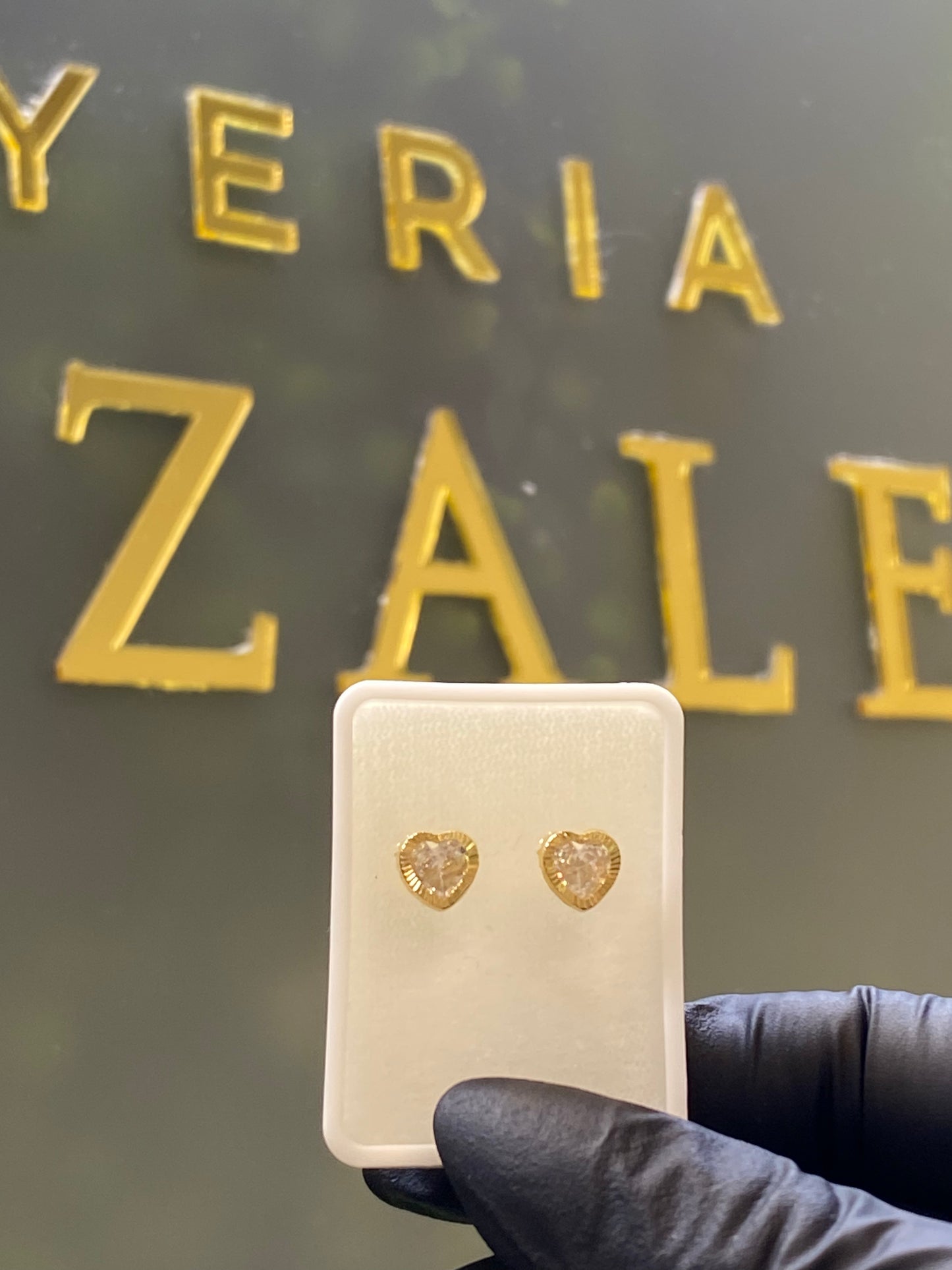 Broquel de oro 10k corazón