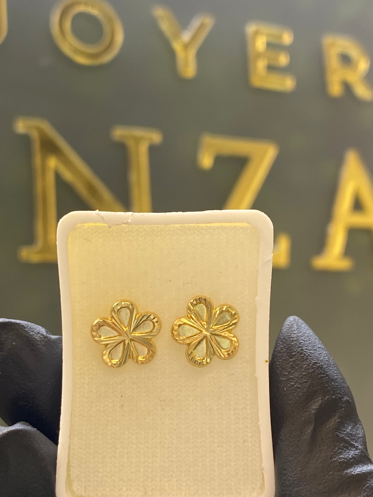 Broquel oro 10k flor
