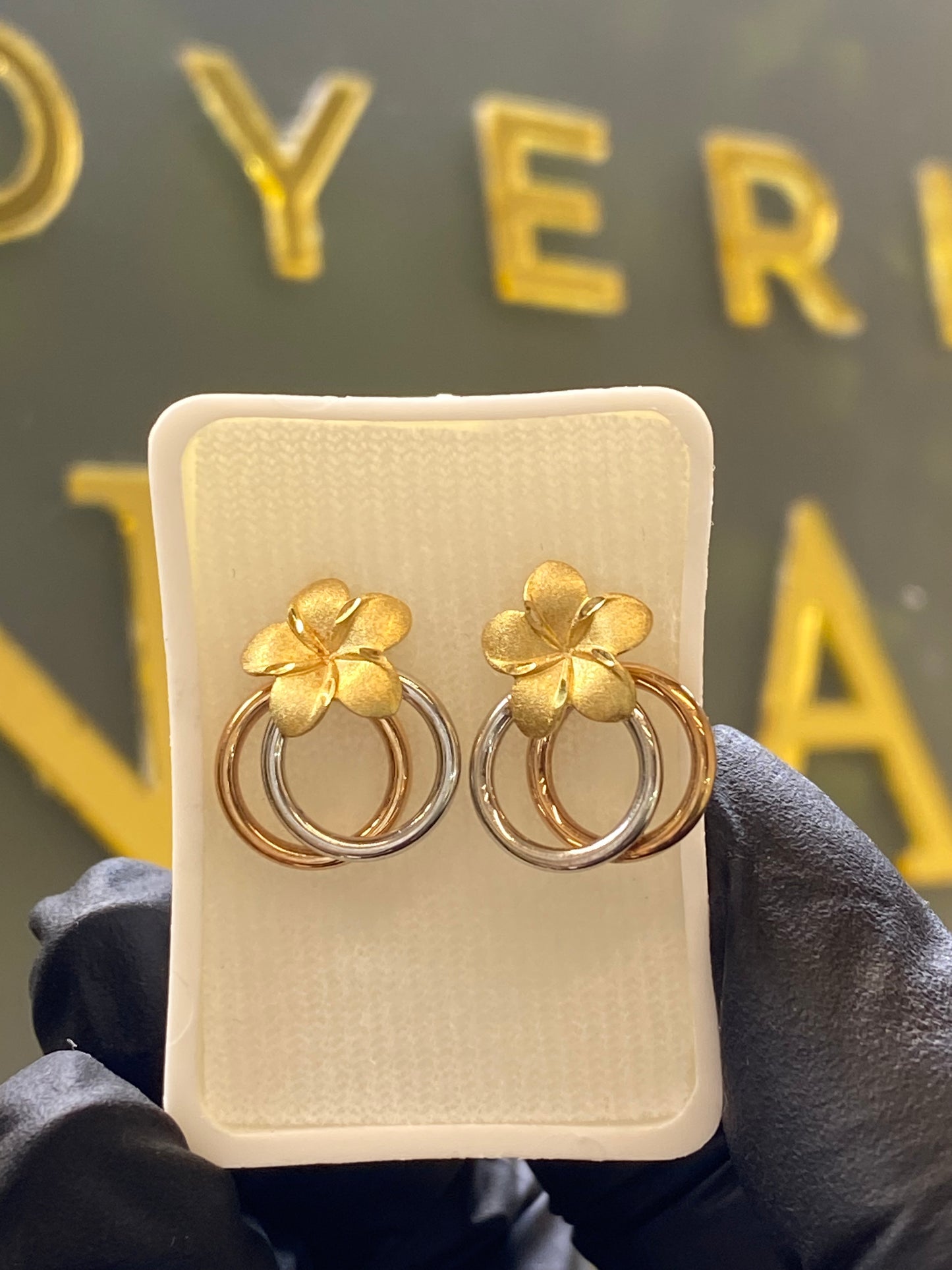 Broquel oro 10k flor