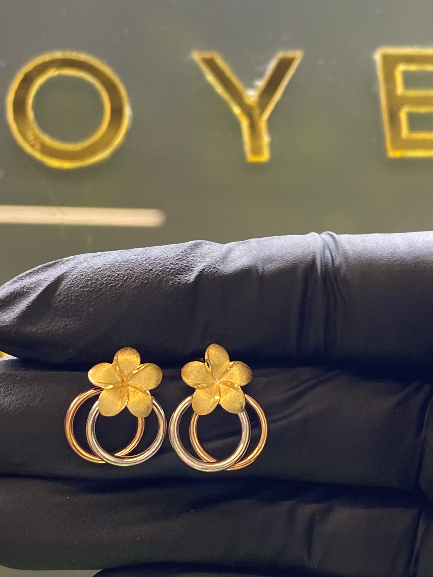 Broquel oro 10k flor