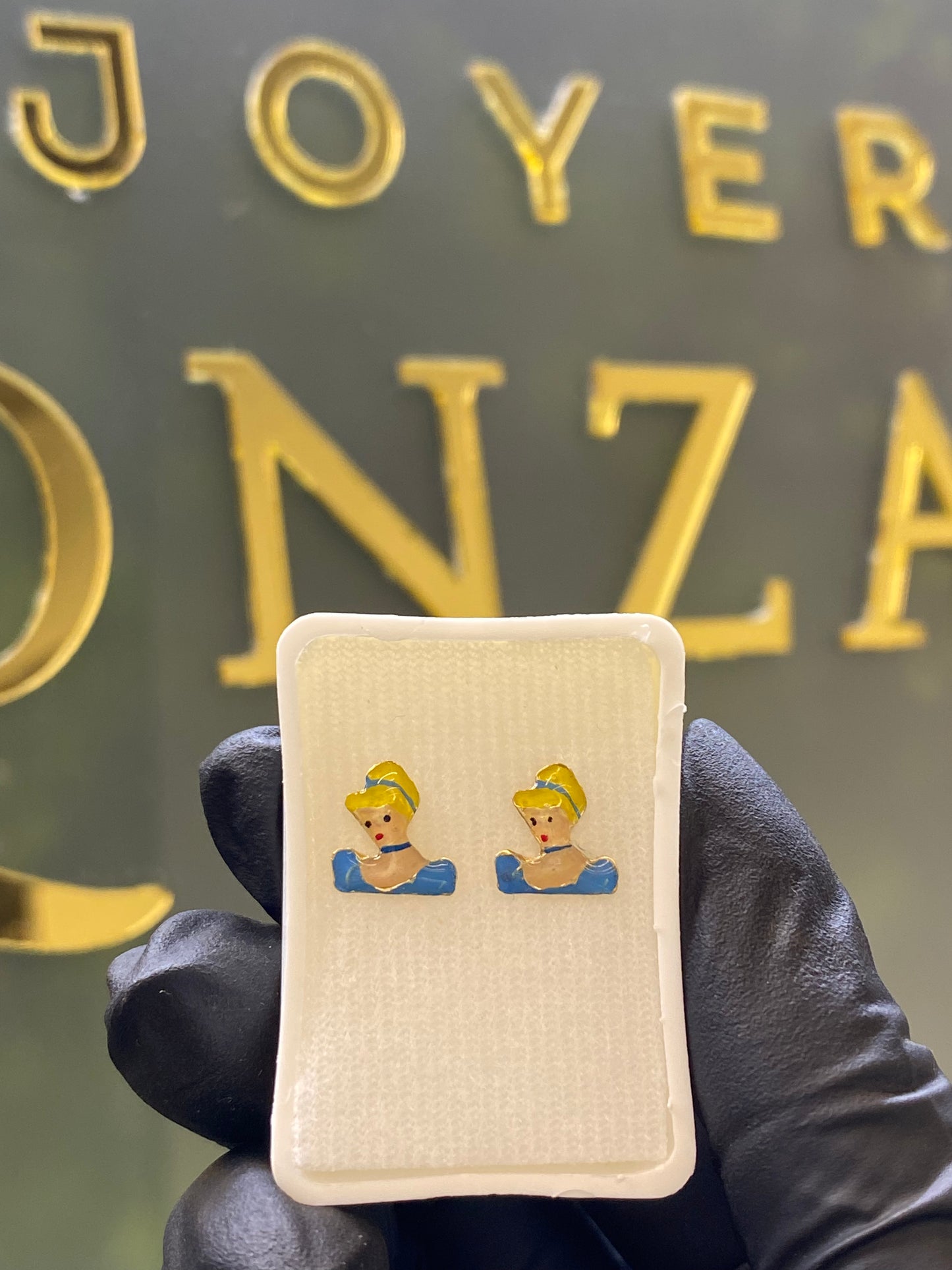 Broquel oro 10k cenicienta