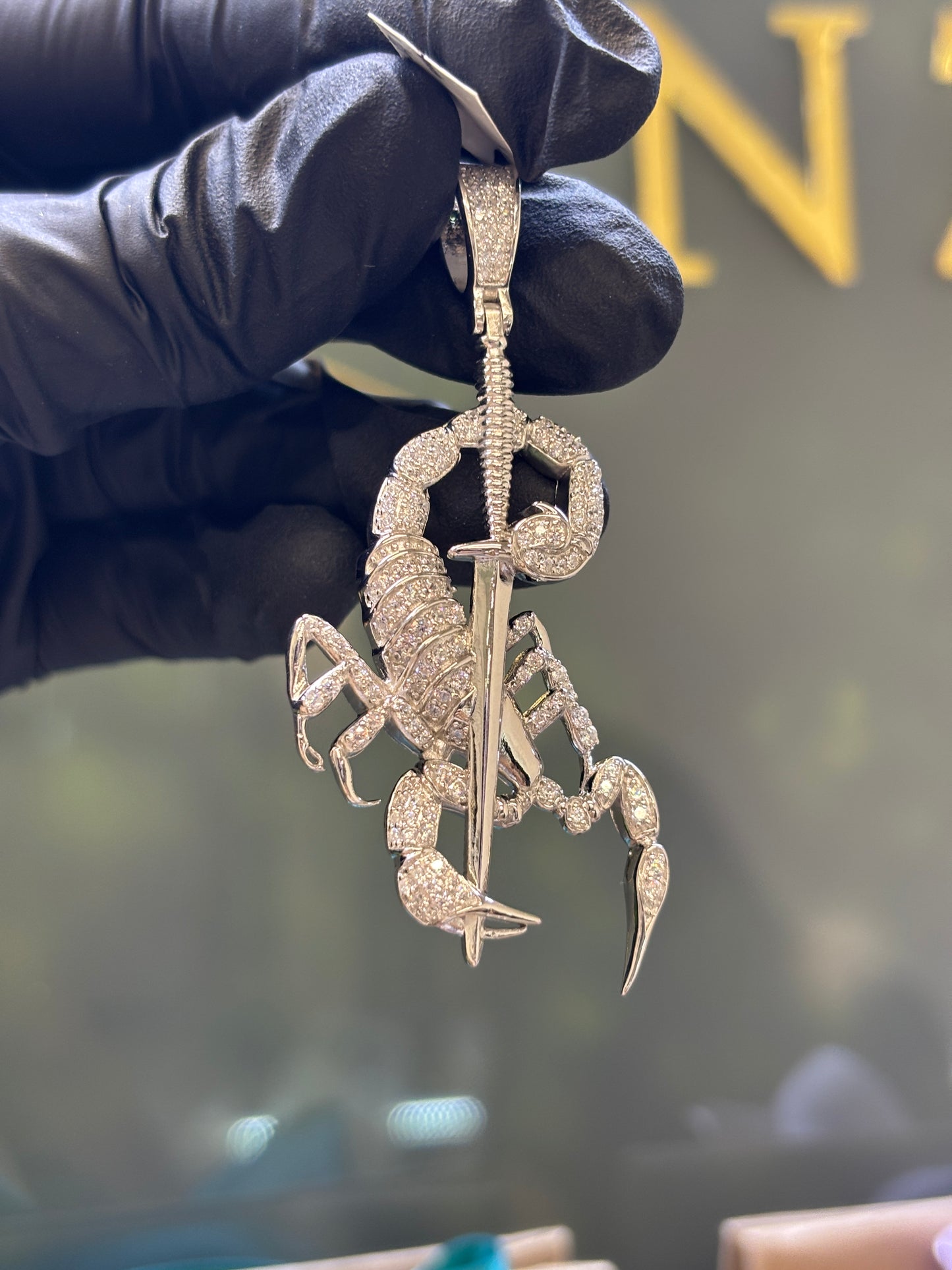 Dije plata alacrán