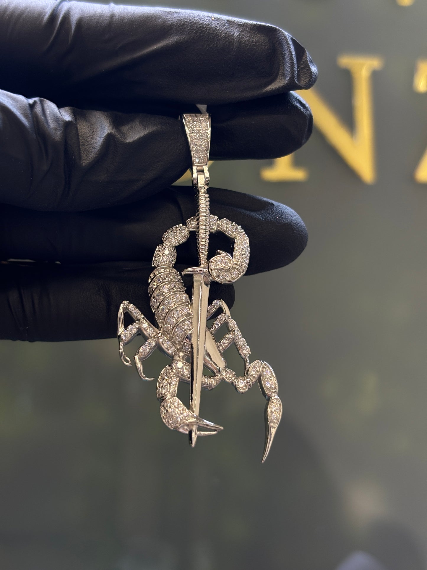 Dije plata alacrán