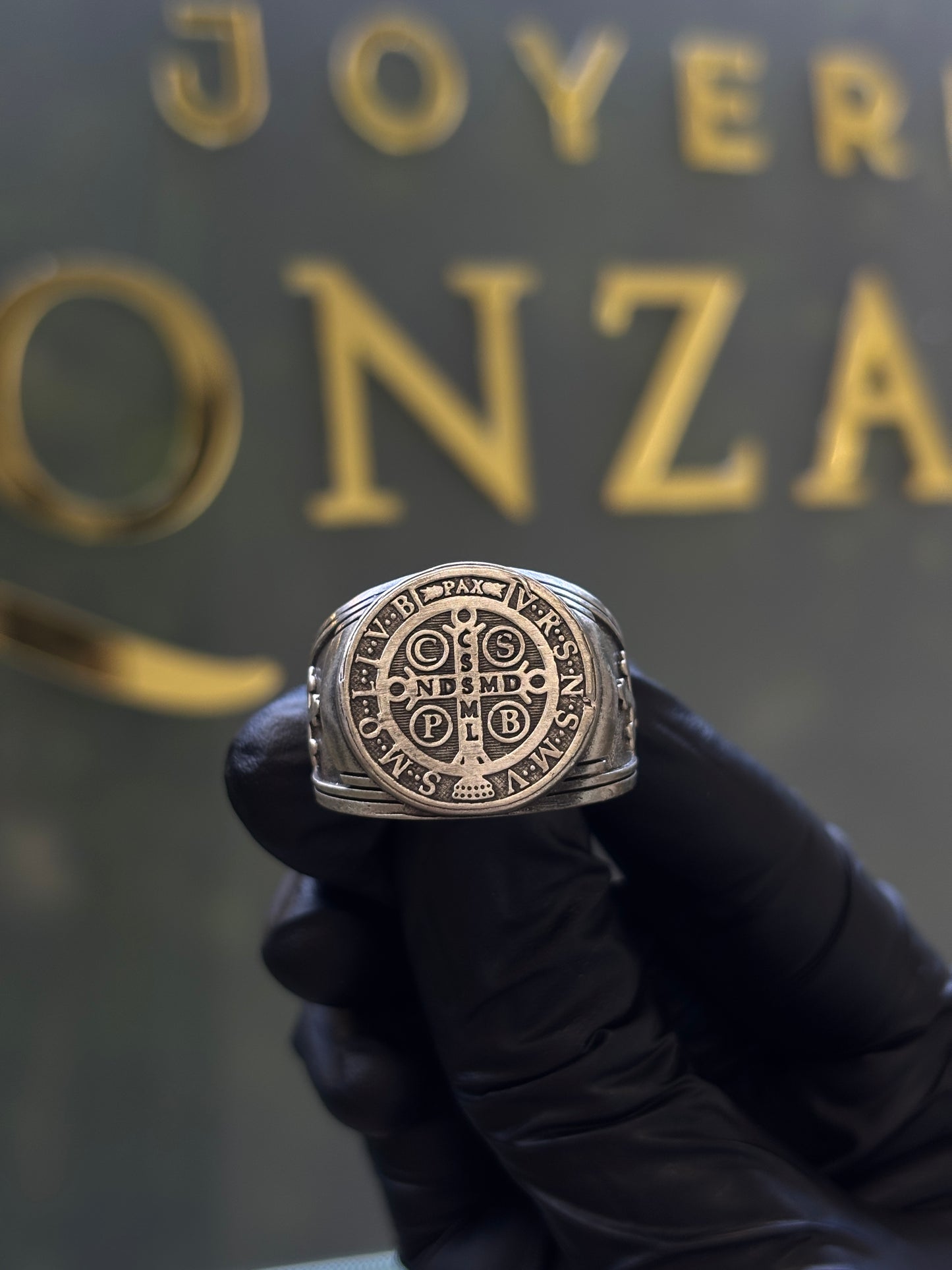 Anillo san Benito plata