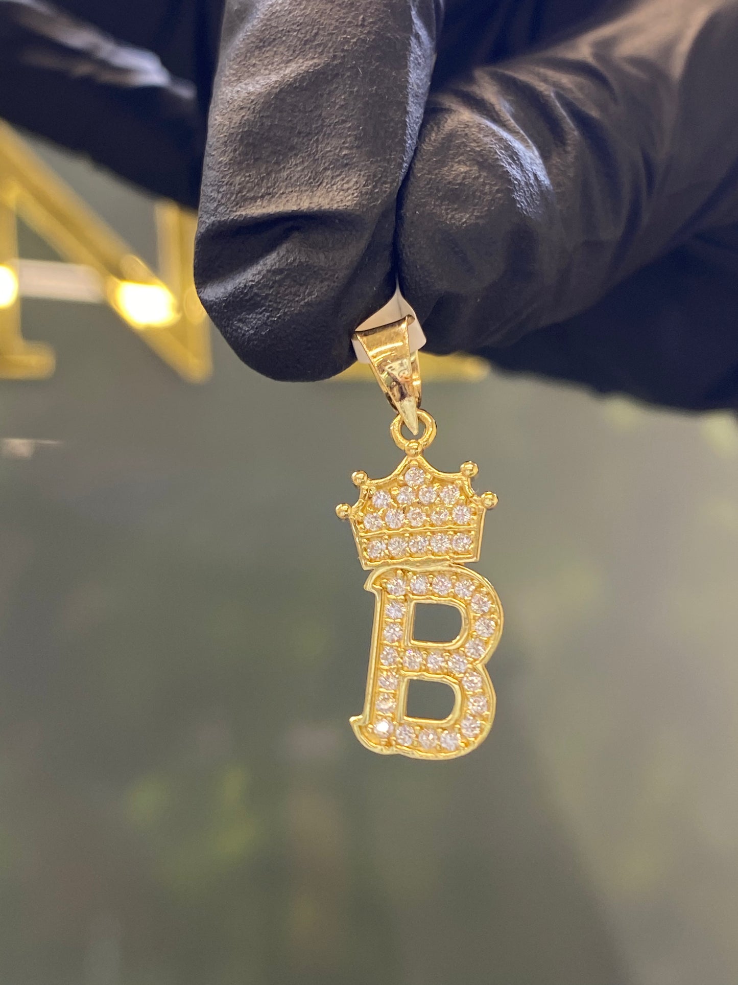Dije oro 10k inicial “B”