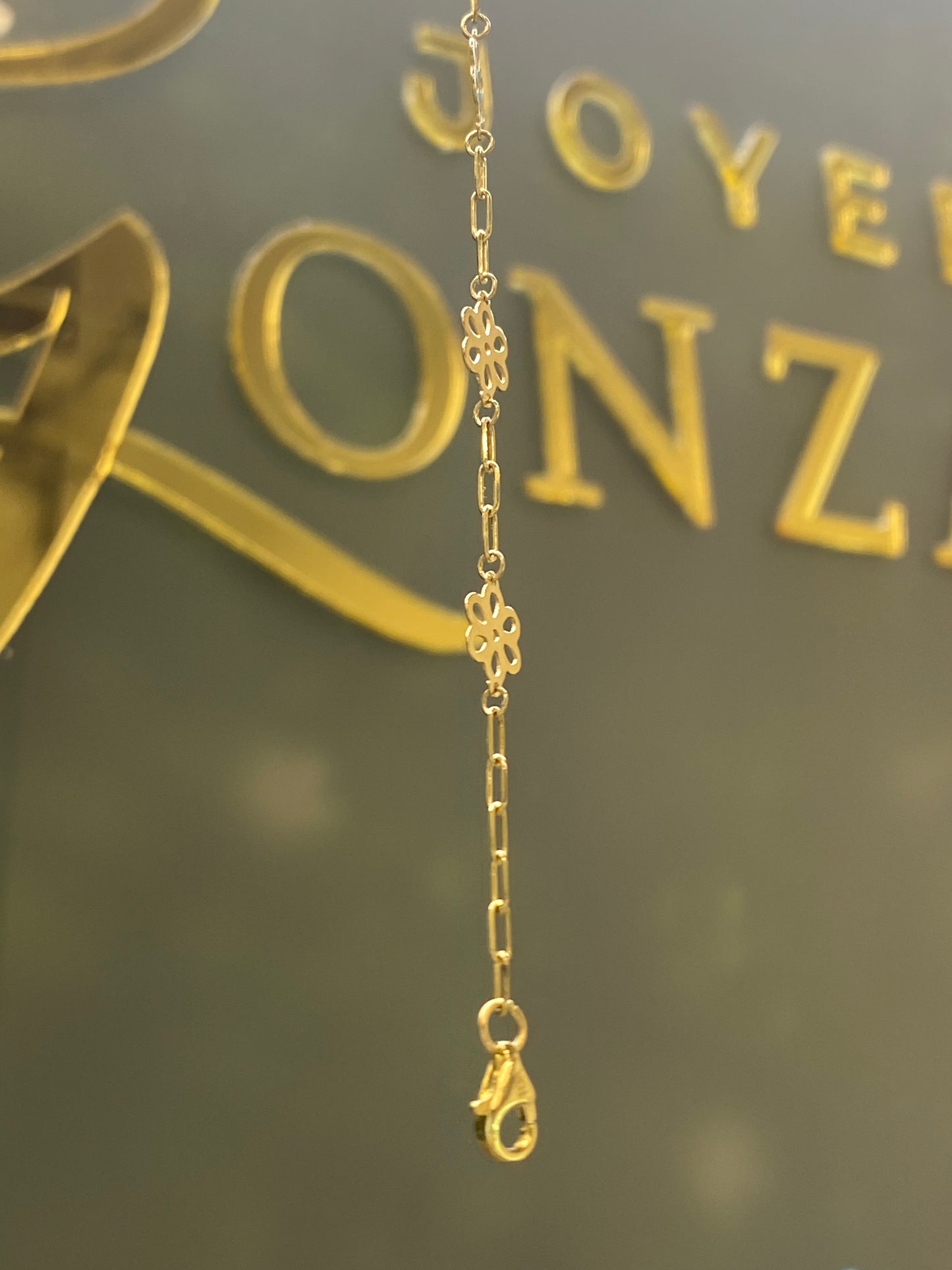 Pulso de oro 10k flores.