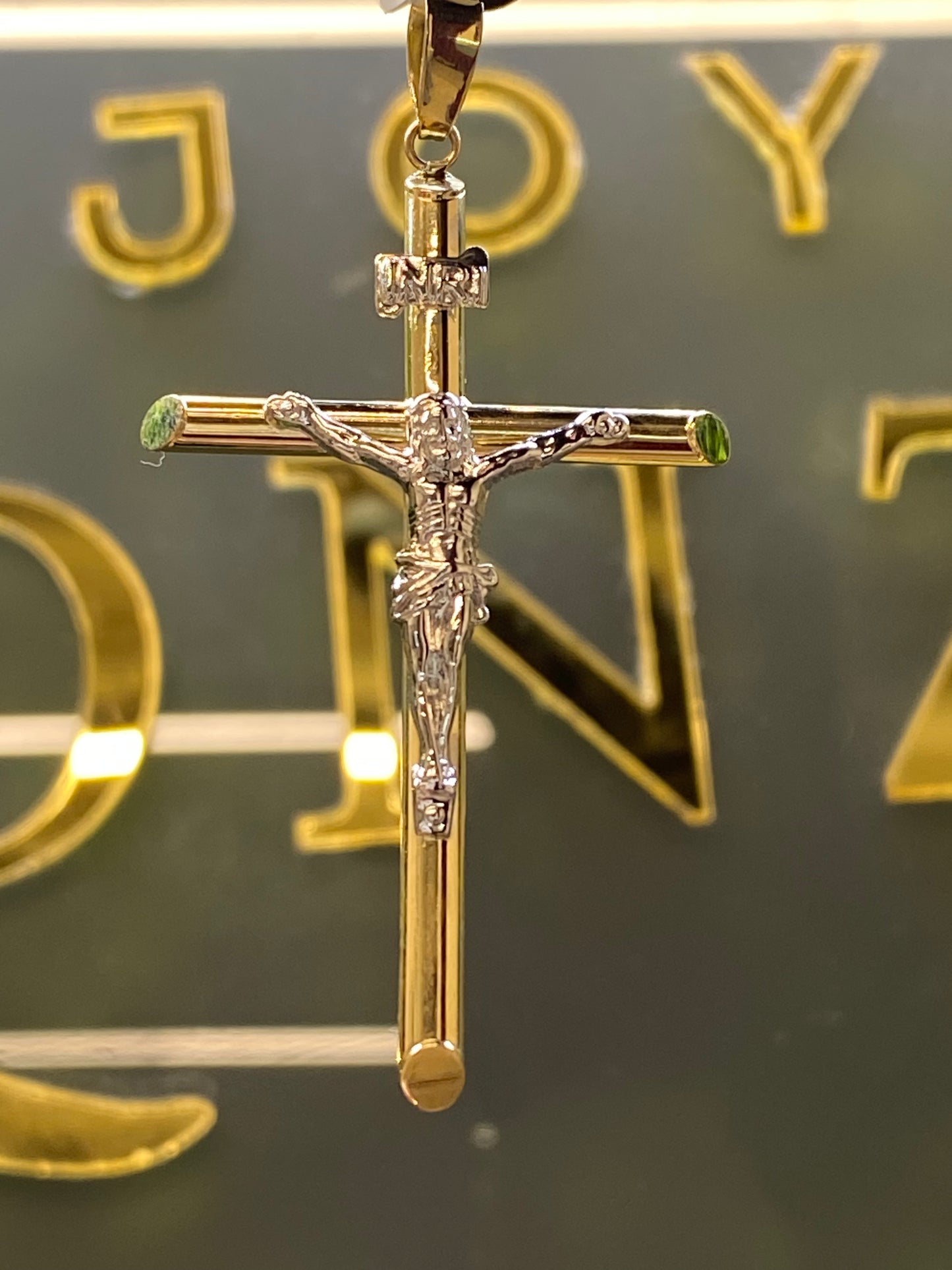 Dije de oro 10k cruz con Cristo