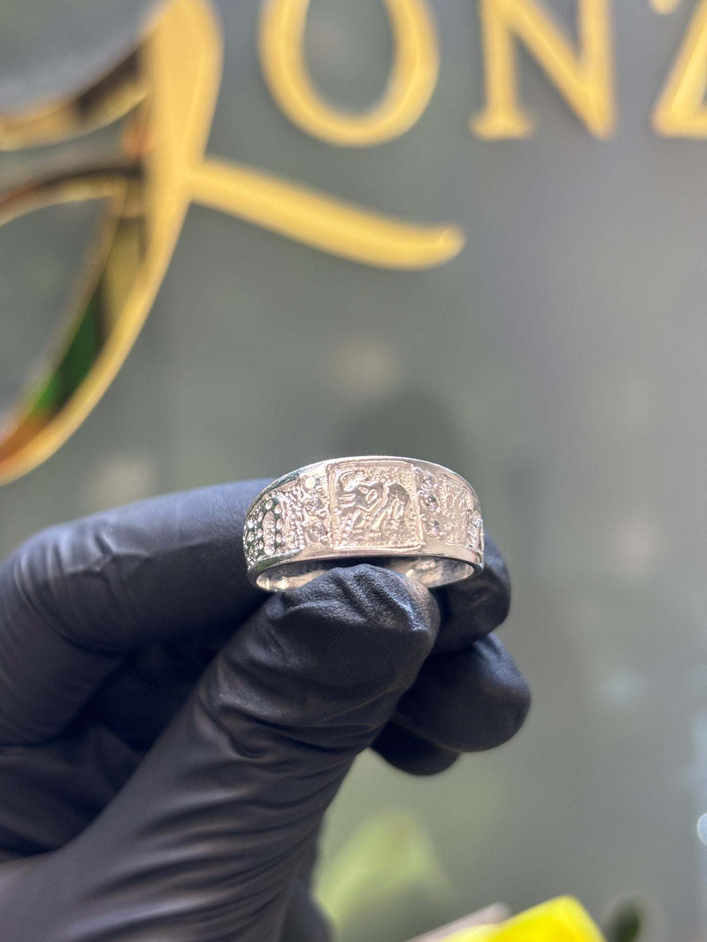Anillo de la suerte con piedra