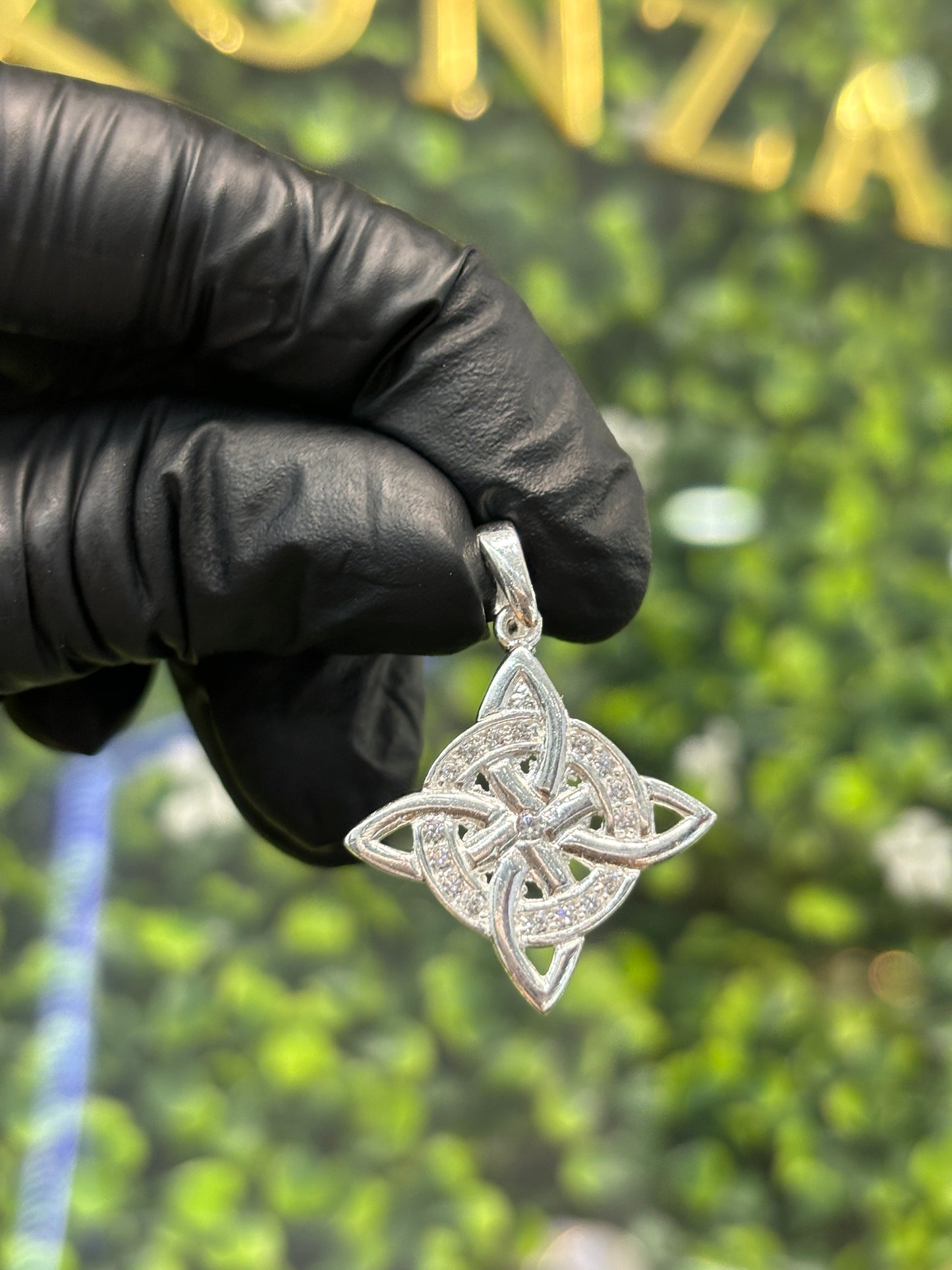 Dije nudo de bruja plata