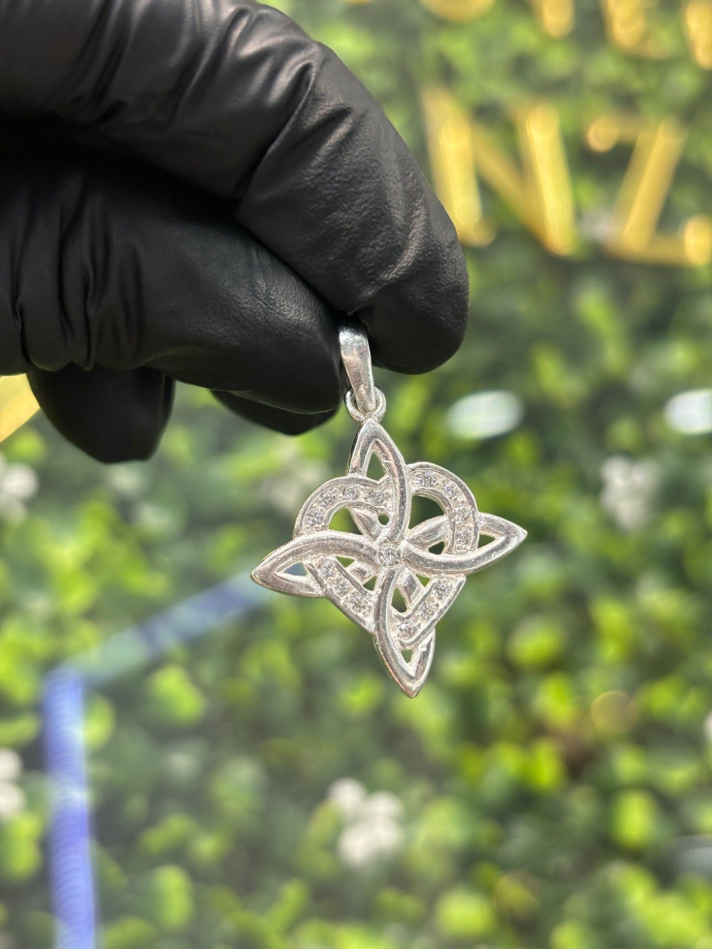 Dije nudo de bruja corazón plata