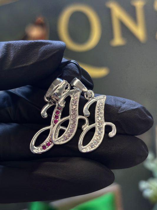 Inicial J cursiva plata
