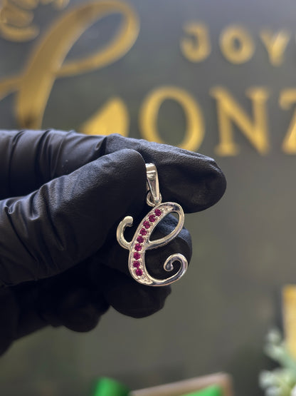 Inicial C cursiva plata