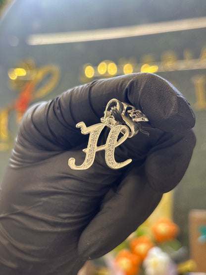 Inicial H cursiva plata