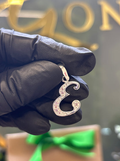 Inicial E cursiva plata