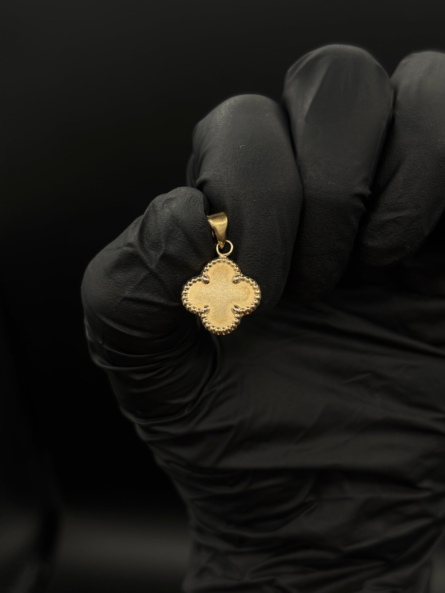 Dije de trébol de oro de 10k
