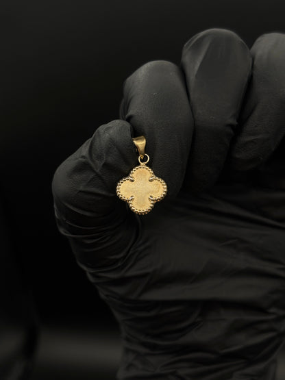 Dije de trébol de oro de 10k
