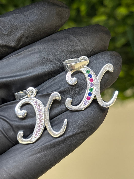 Inicial X cursiva plata