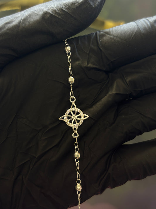 Pulso nudo de bruja plata