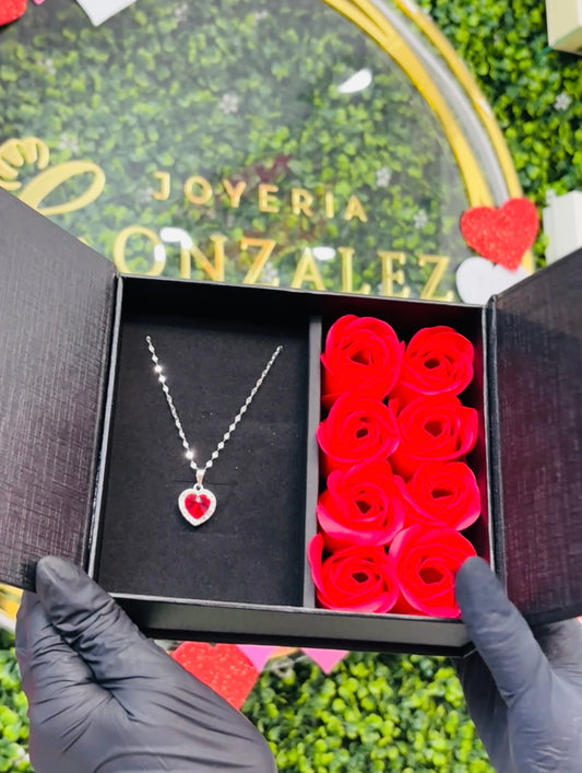 Collar de plata corazón rojo