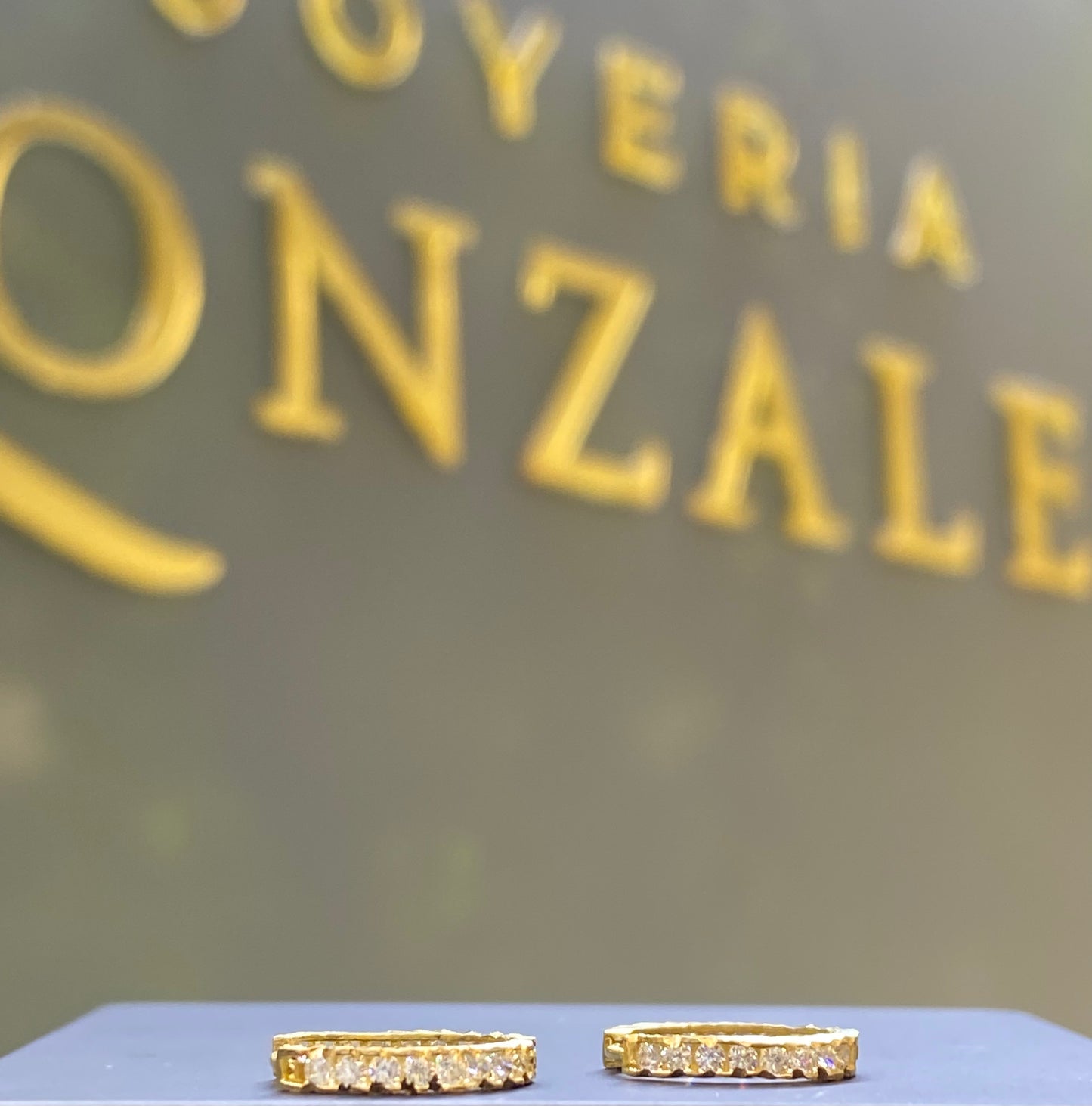 Arracadas oro 10k blanca.