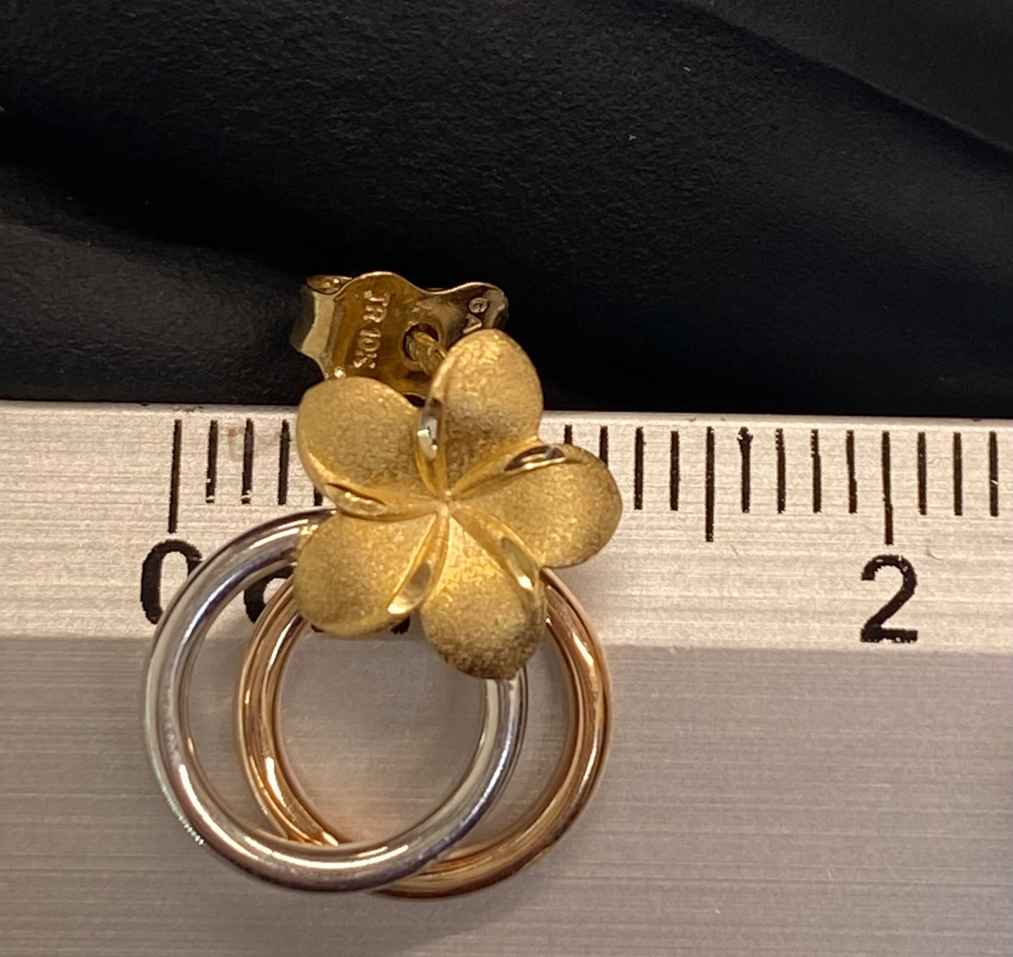 Broquel oro 10k flor