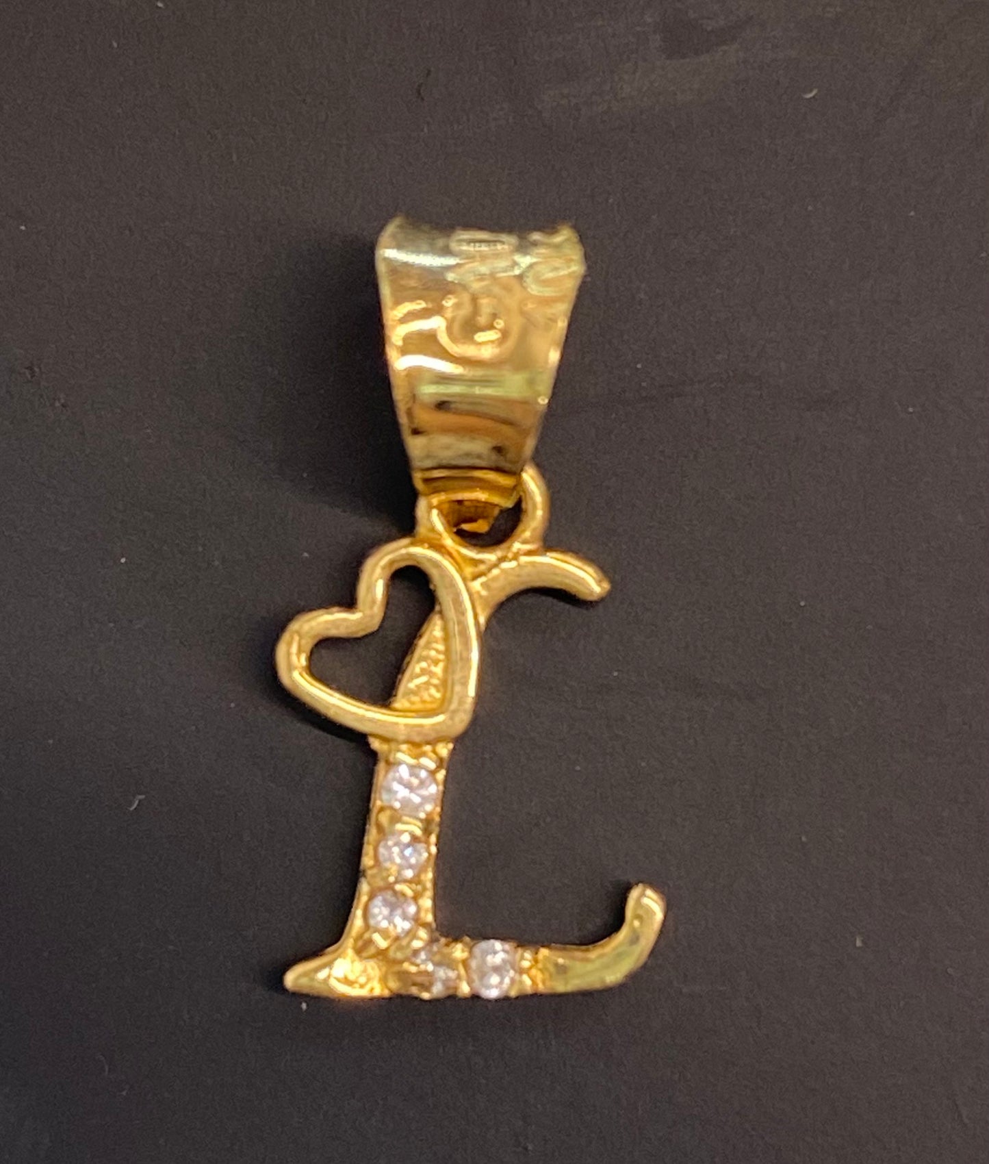 Dije oro 10k inicial “L”