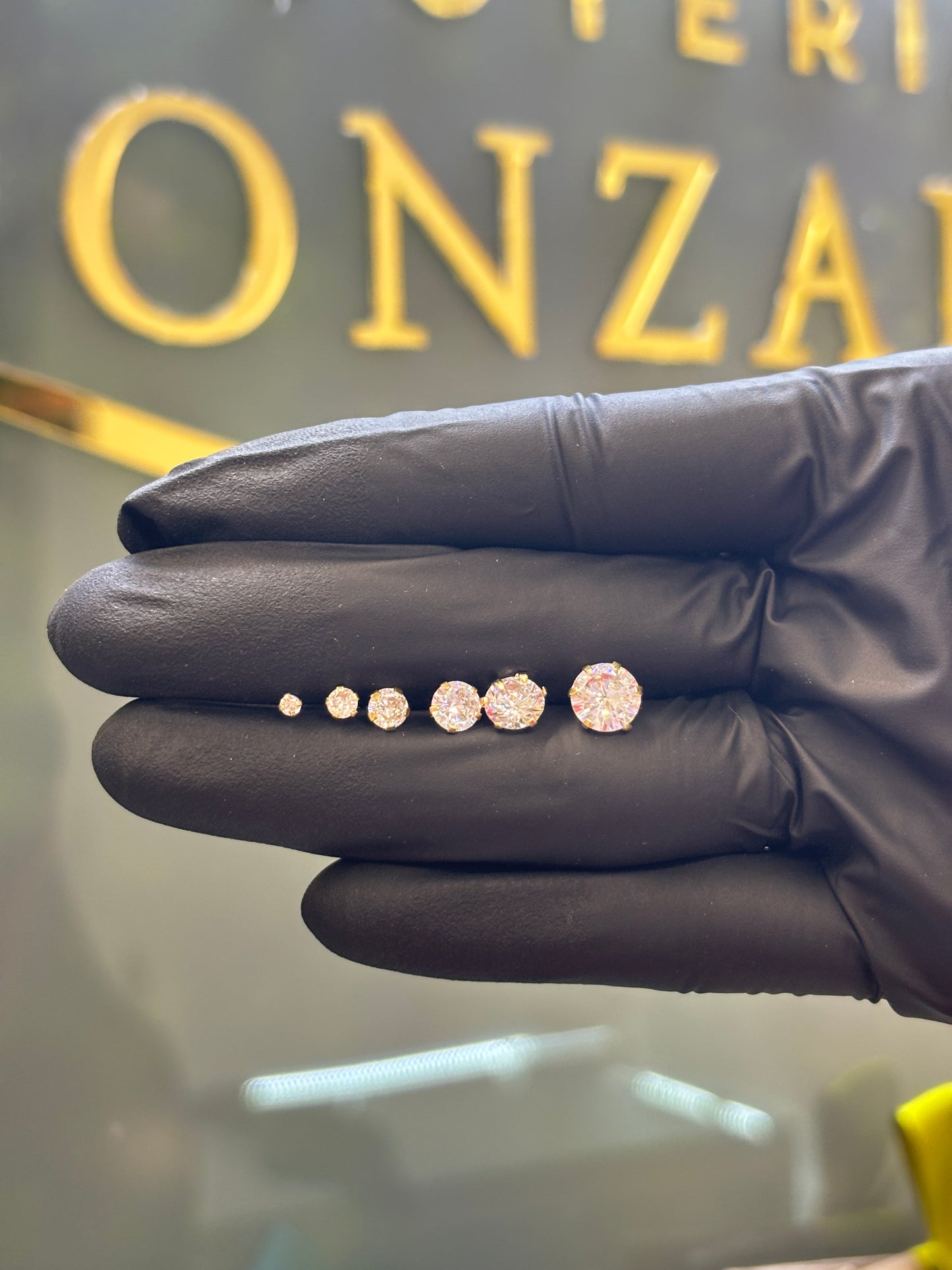 Broquel de oro 10k montadura