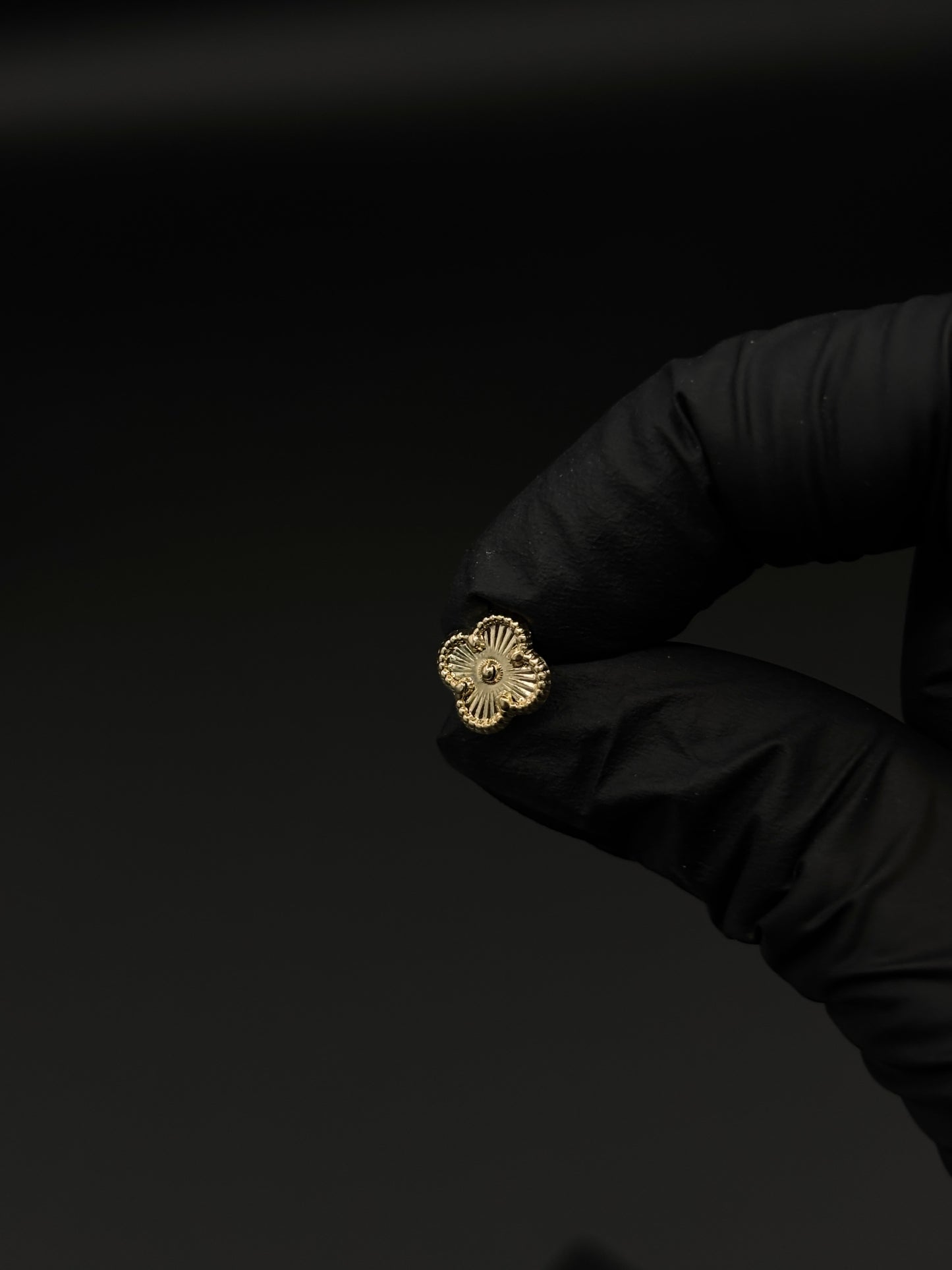 Broquel trébol oro
