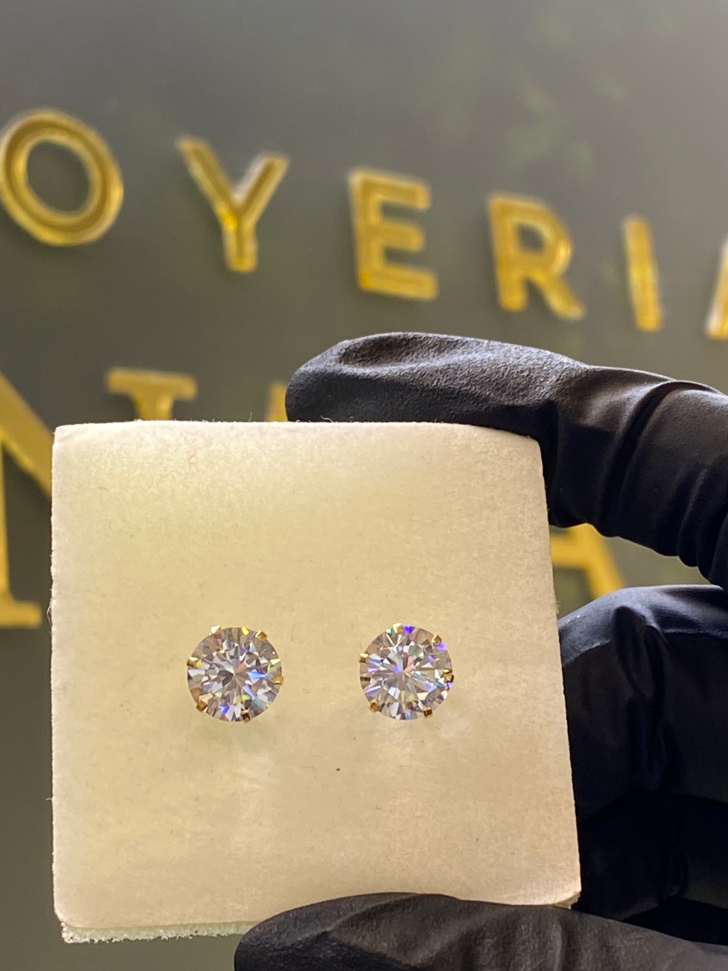 Broquel de oro 10k montadura