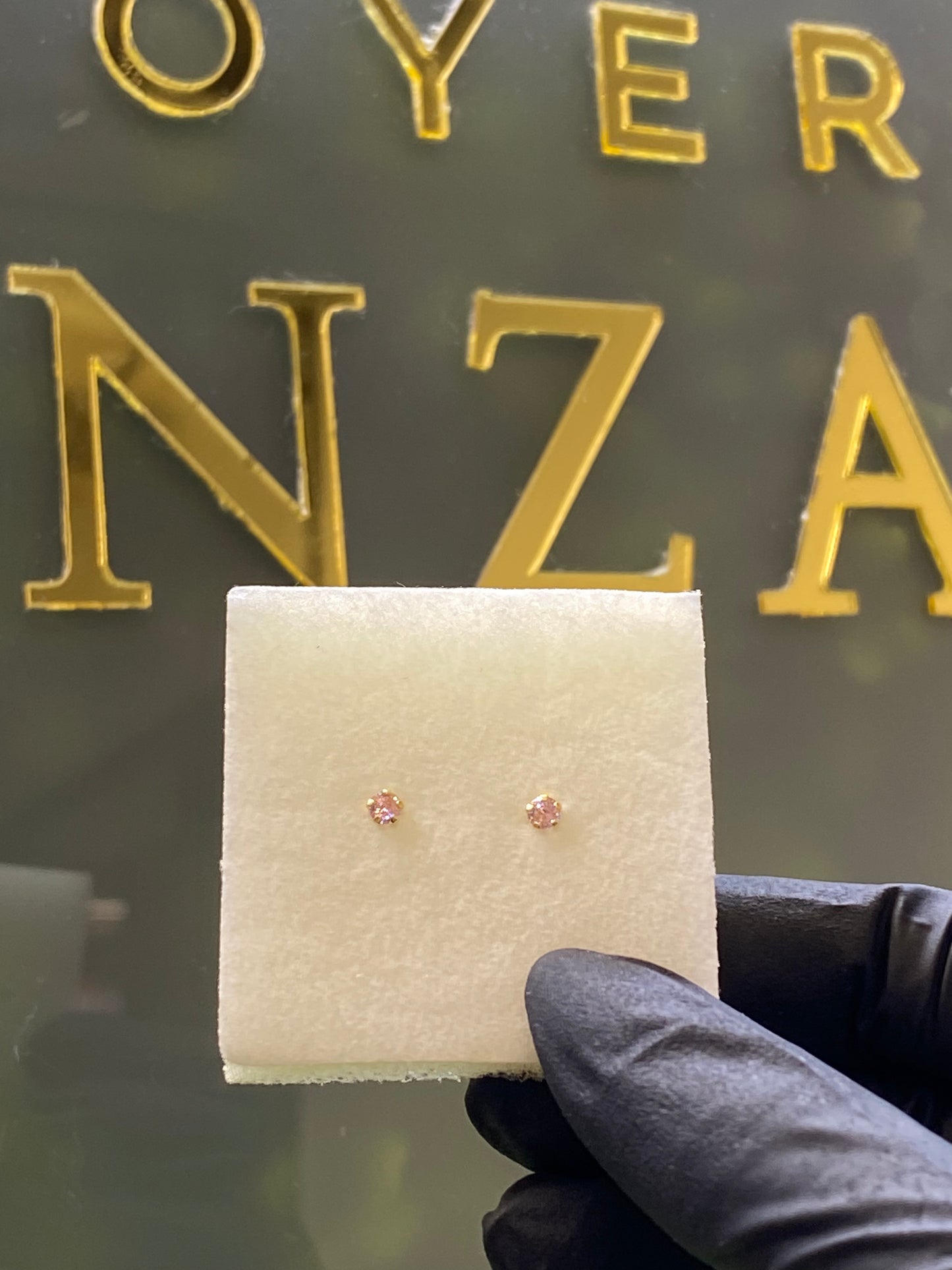 Broquel de oro 10k montadura