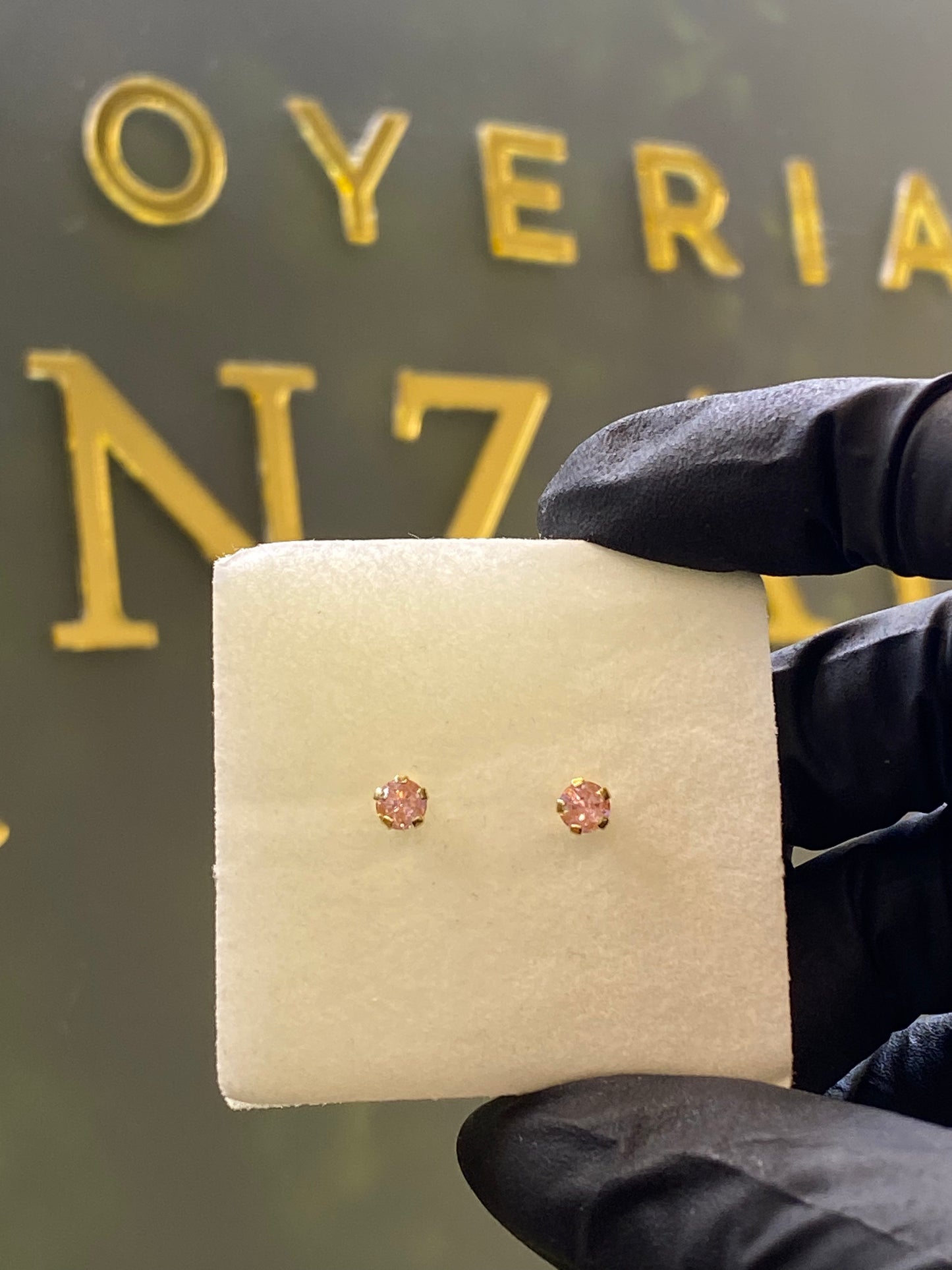 Broquel de oro 10k montadura