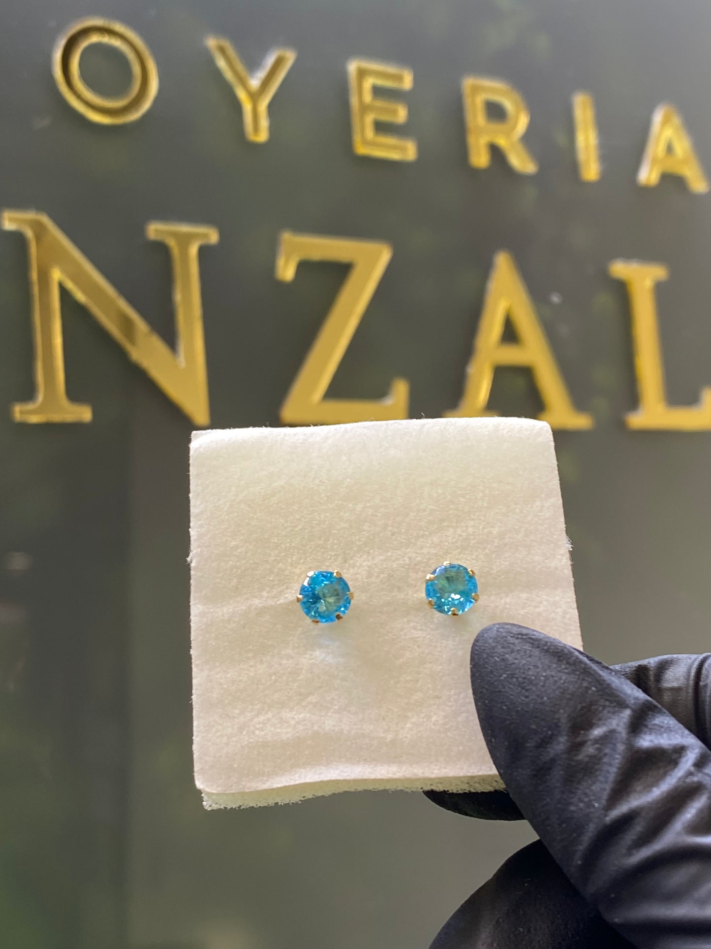 Broquel de oro 10k montadura